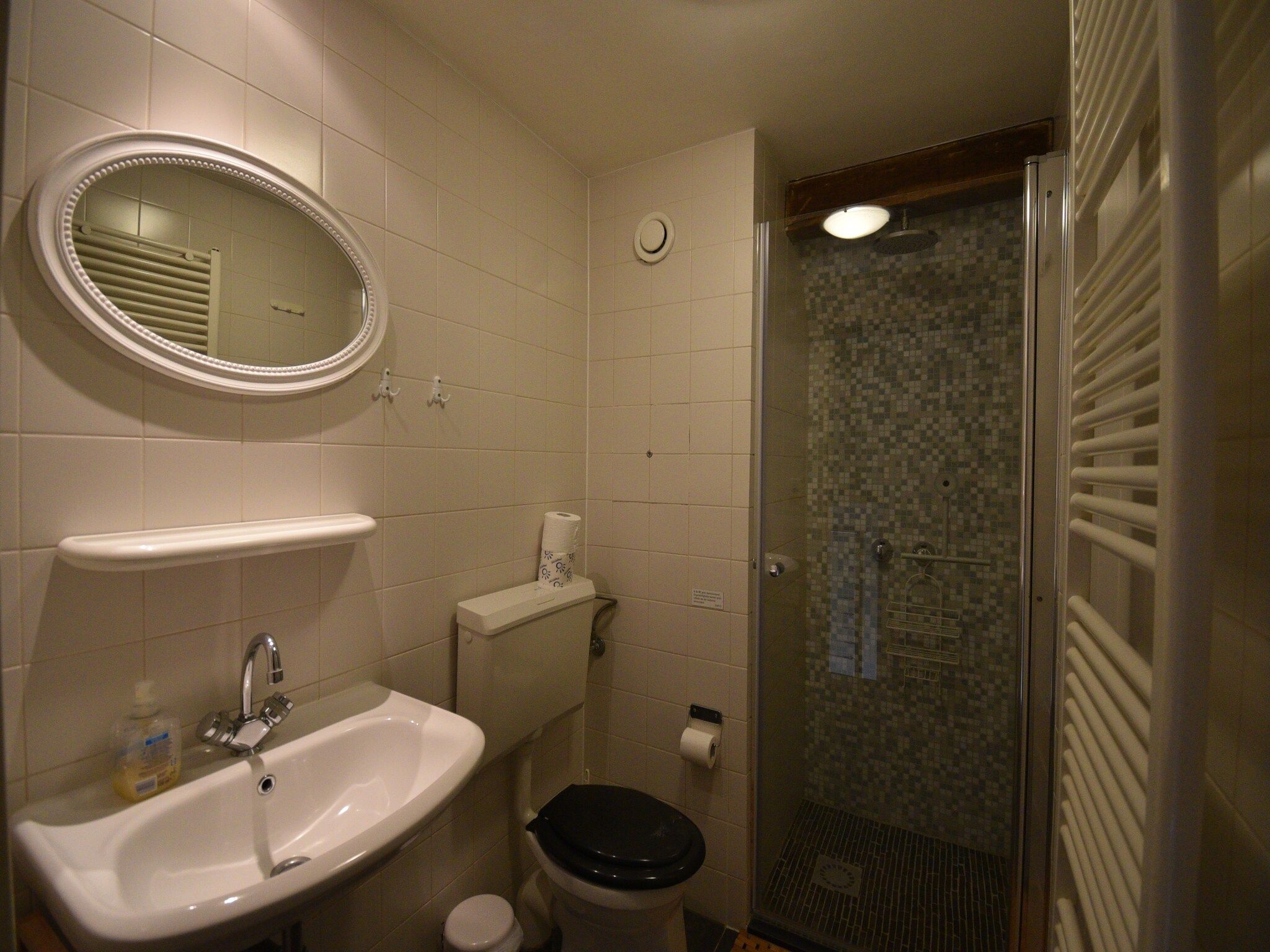 De badkamer van Meschermolen 14 in Mesch-Eijsden