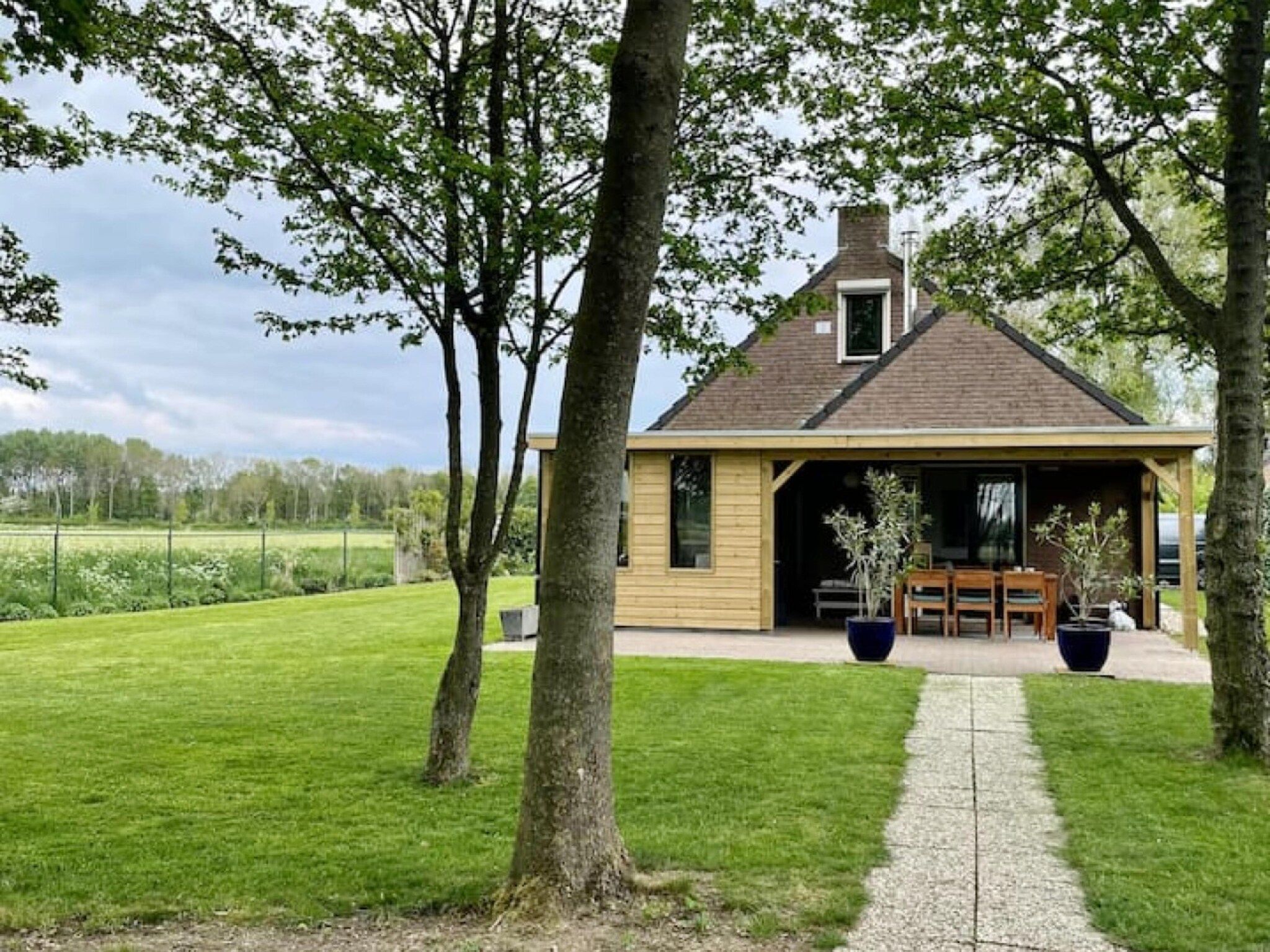 Het terras van 6 - Persons Forest Bungalow (copy) in Ewijk