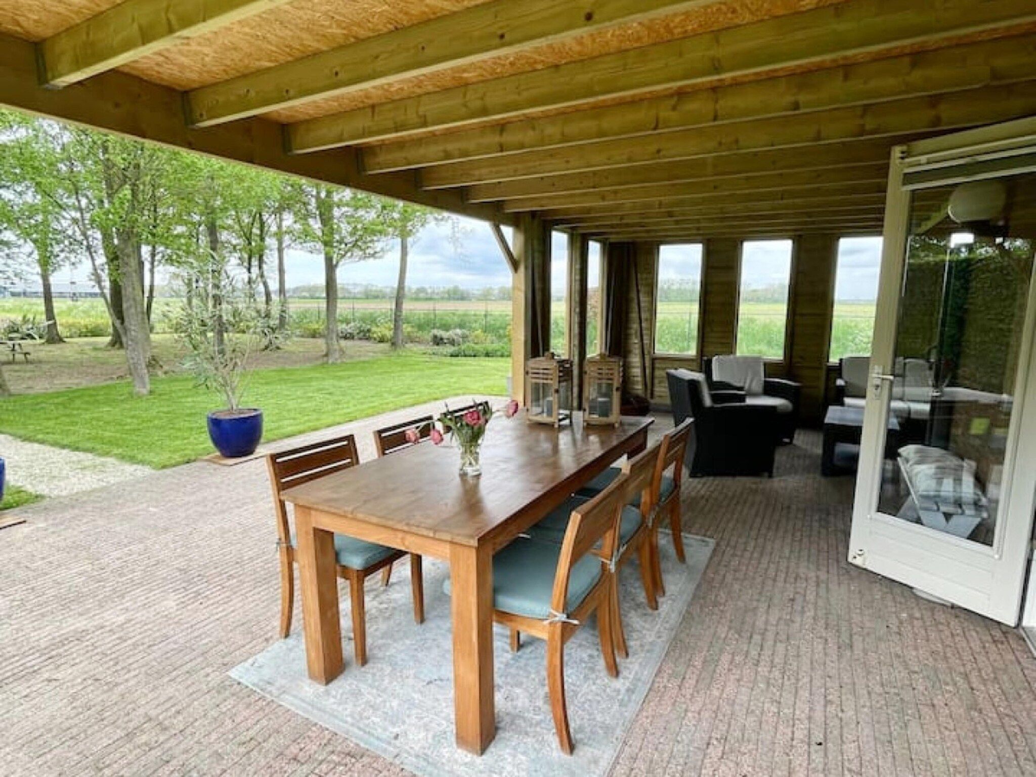 Het terras van 6 - Persons Forest Bungalow (copy) in Ewijk