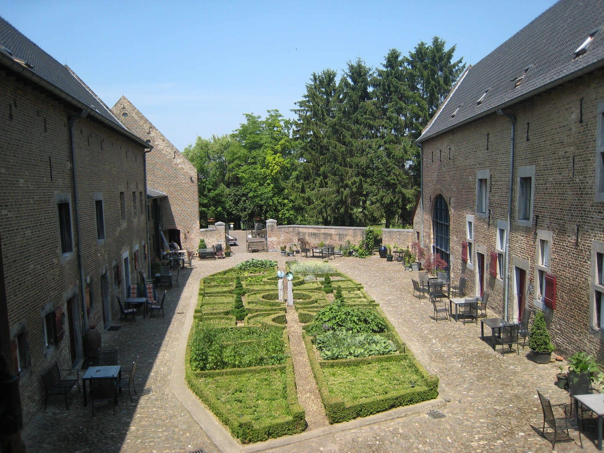 De buitenkant van Meschermolen 5 in Mesch-Eijsden