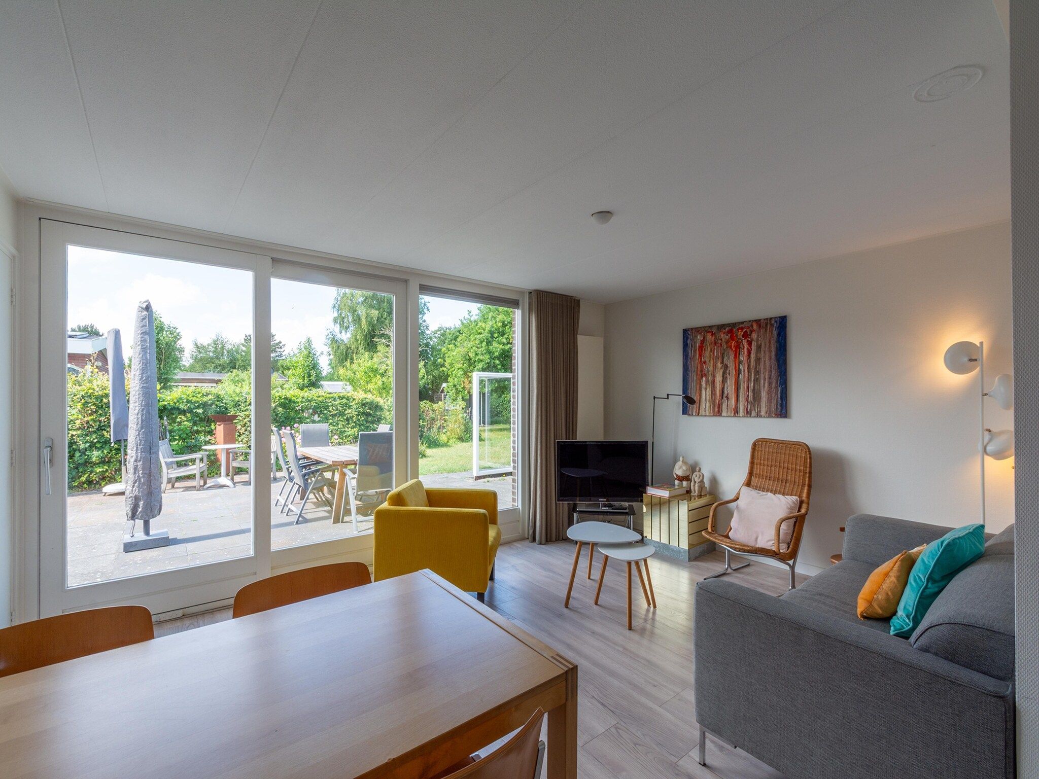 De woonkamer van Eureka 27 in Sint Maartenszee