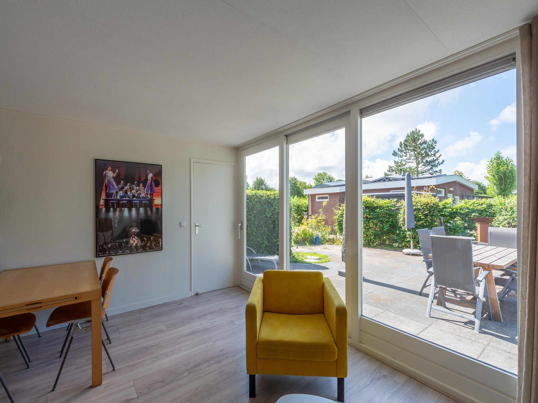 De woonkamer van Eureka 27 in Sint Maartenszee