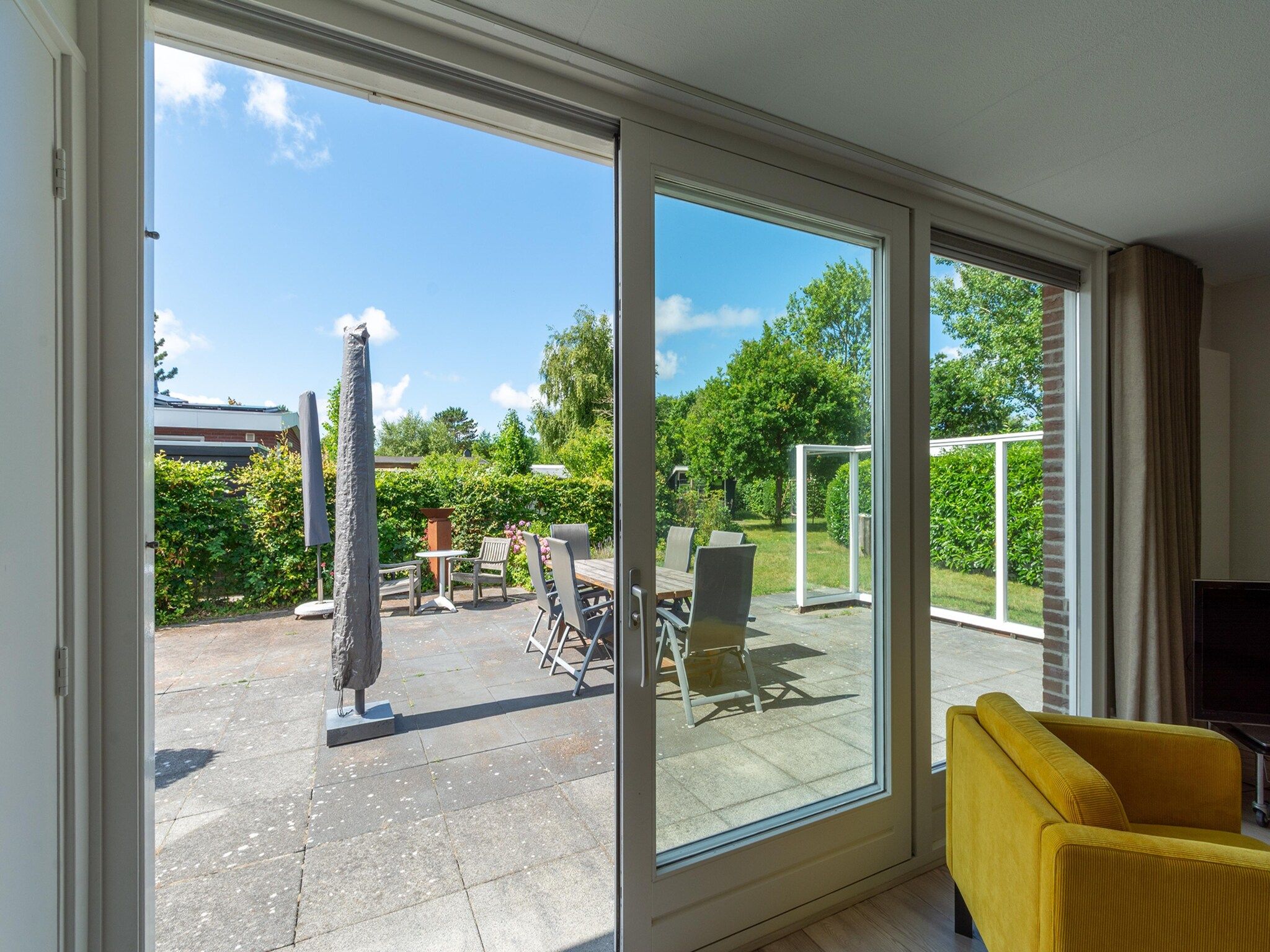 Het terras van Eureka 27 in Sint Maartenszee