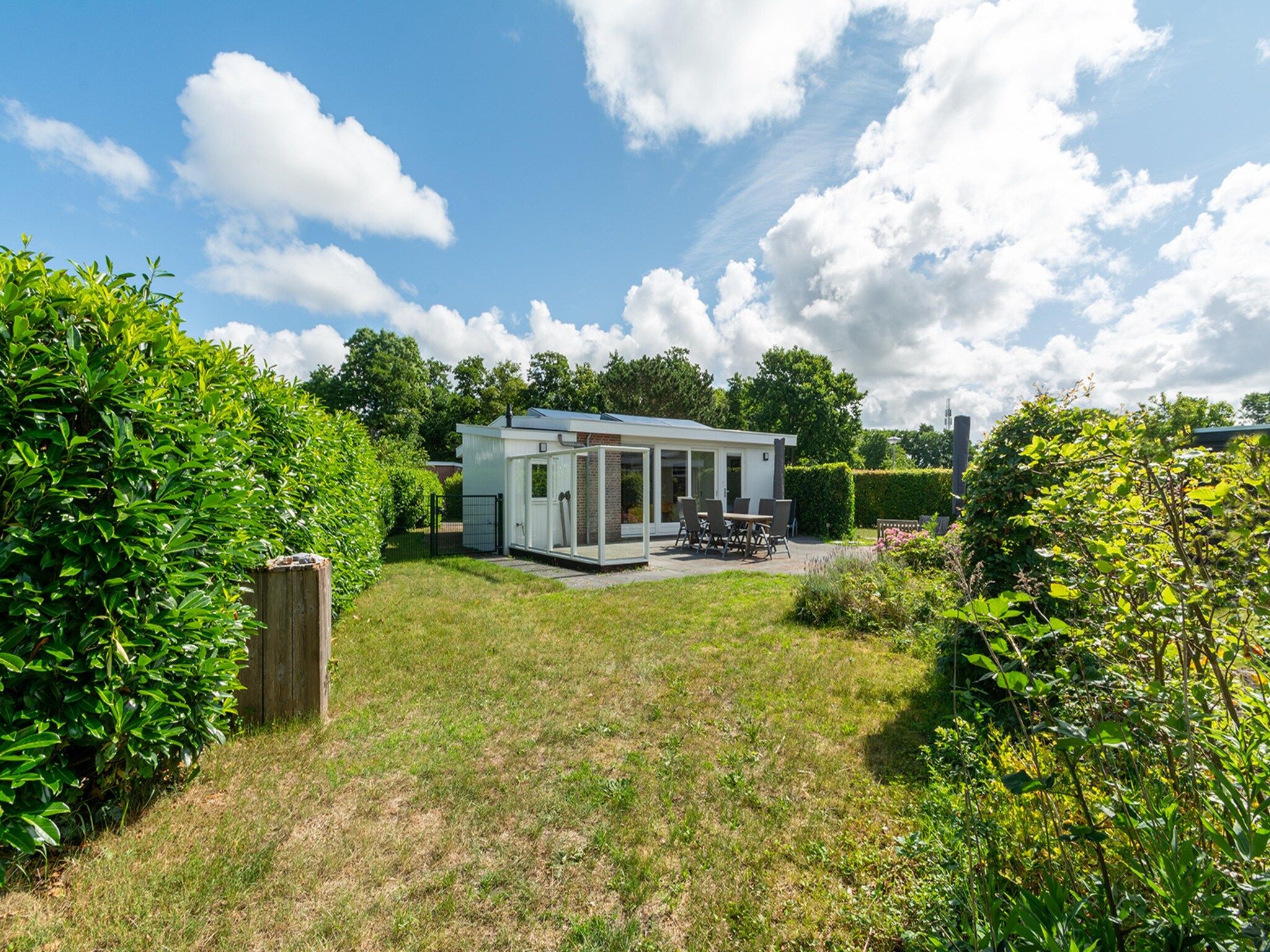 De tuin van Eureka 27 in Sint Maartenszee