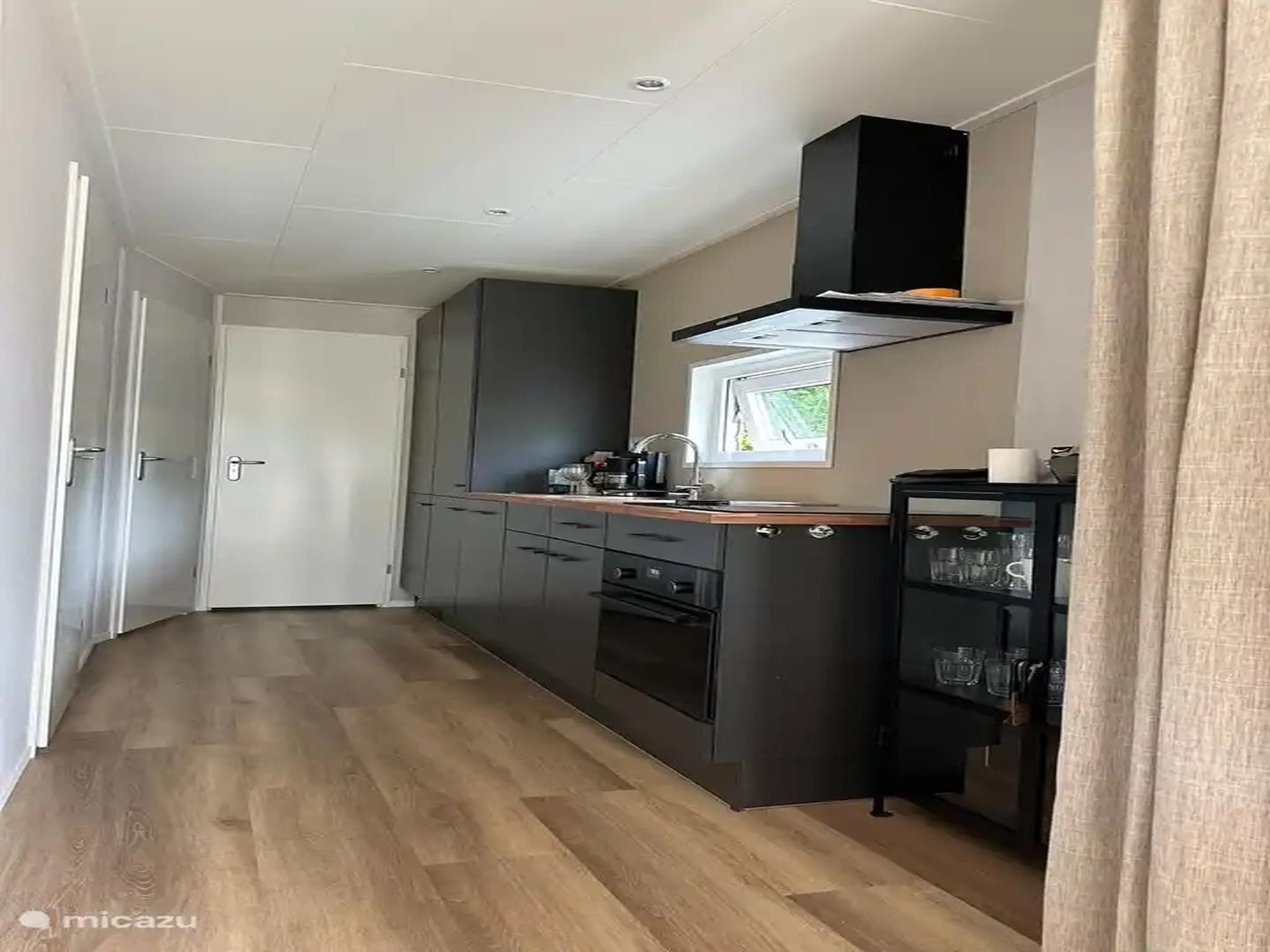 De keuken van Chalet de Blauwe regen in Balkbrug