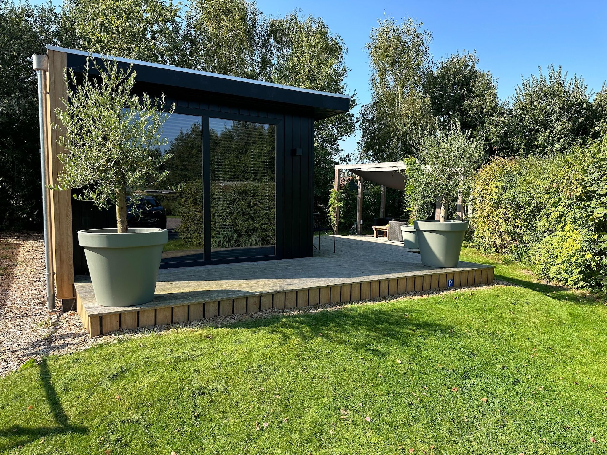 De buitenkant van Chalet de Blauwe regen in Balkbrug