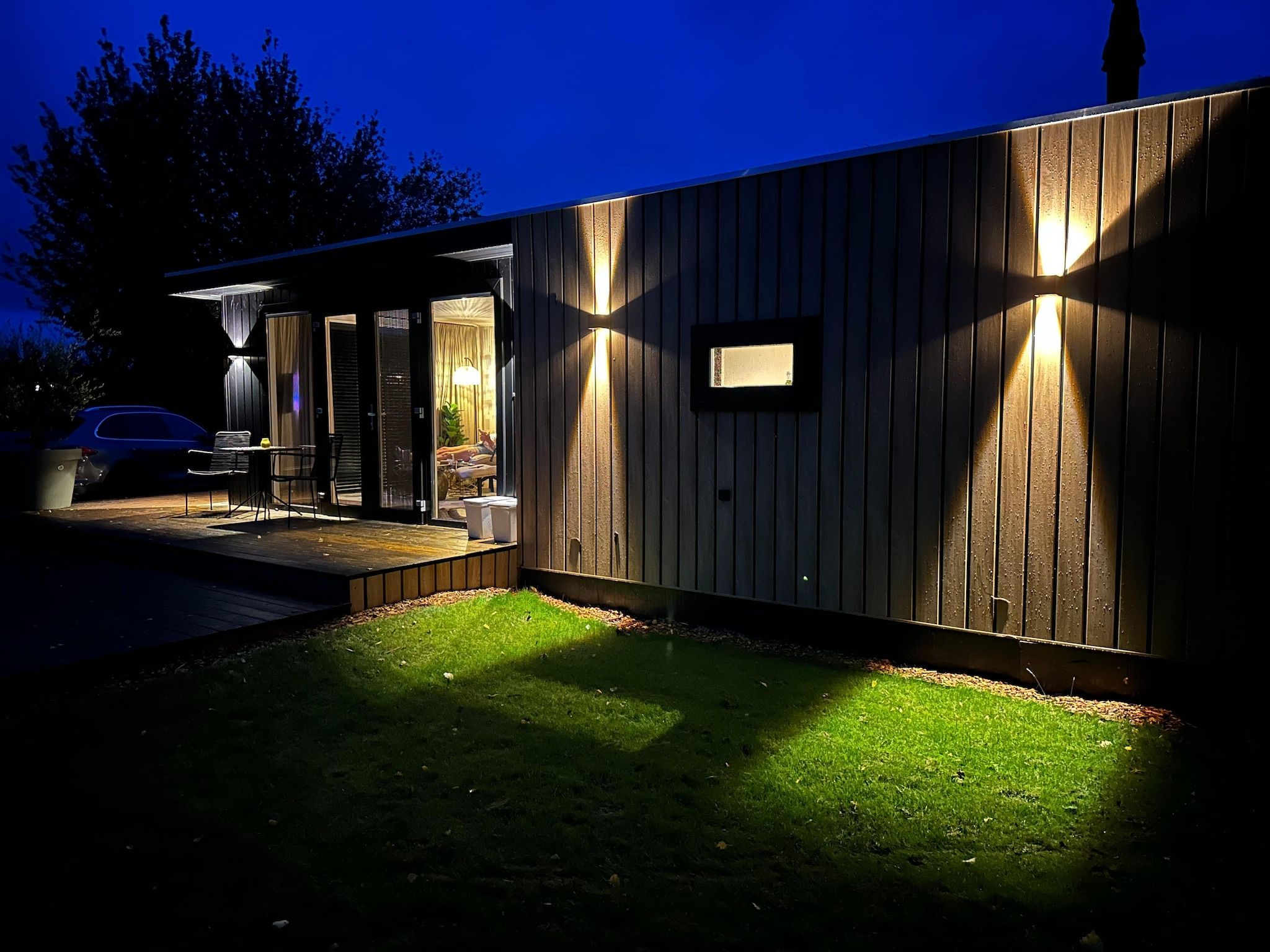 De buitenkant van Chalet de Blauwe regen in Balkbrug