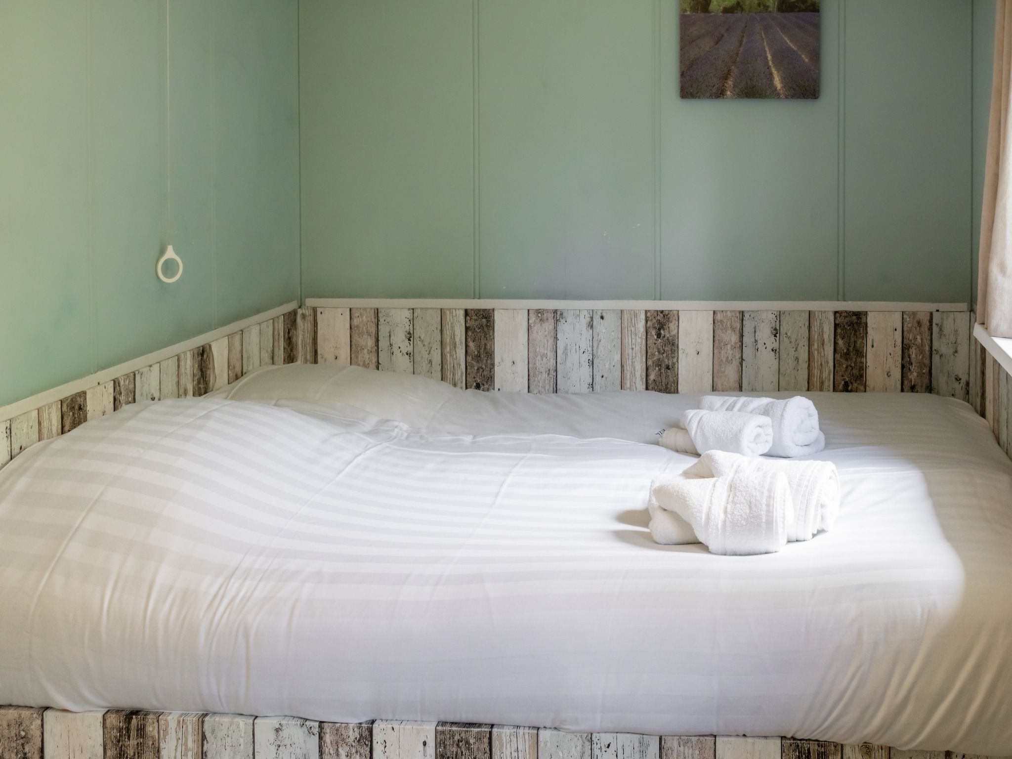 Een slaapkamer van Huis & Meer nabij het Ijsselmeer in Lemmer