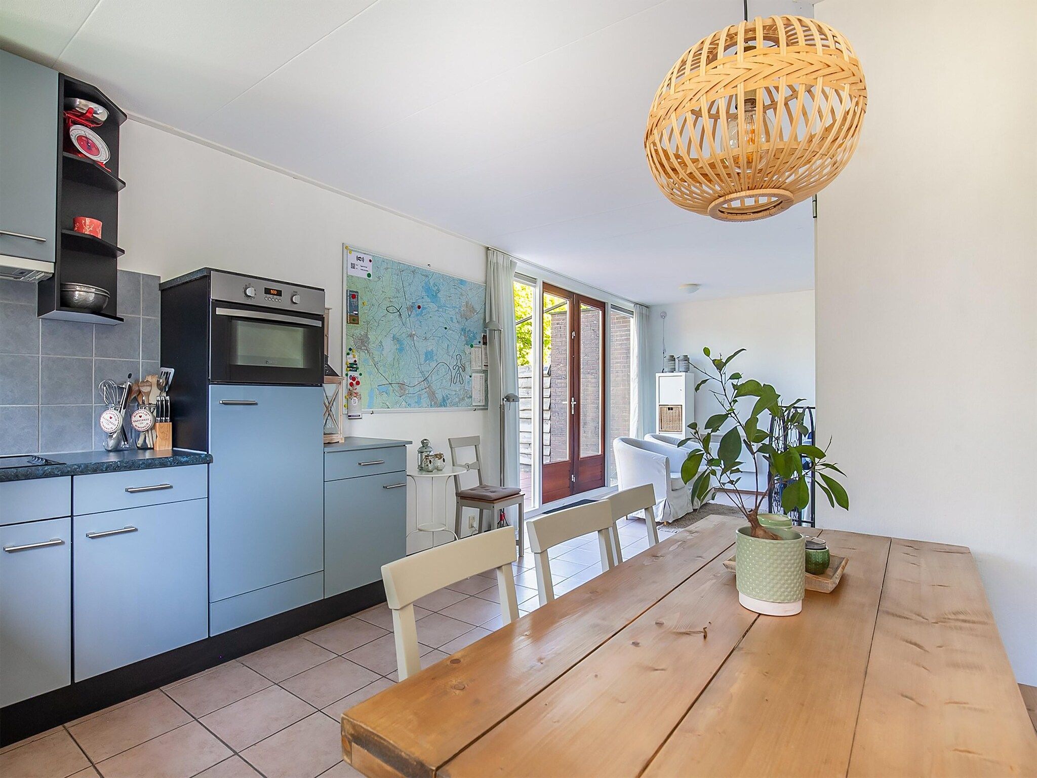 De eetkamer van Combinatiewoningen Wolters in grou