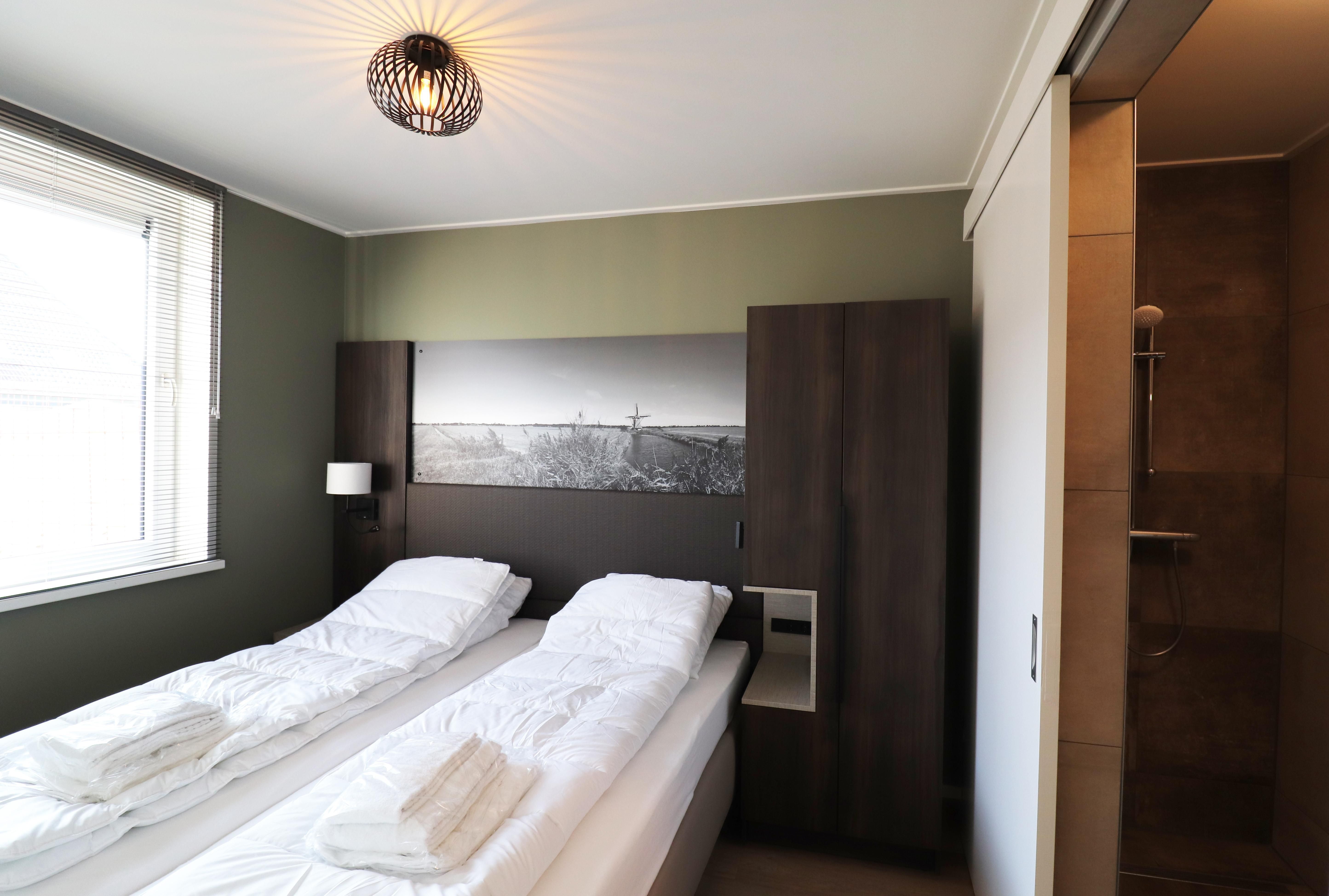 Een slaapkamer van Moderne villa op het Friese platteland in leons
