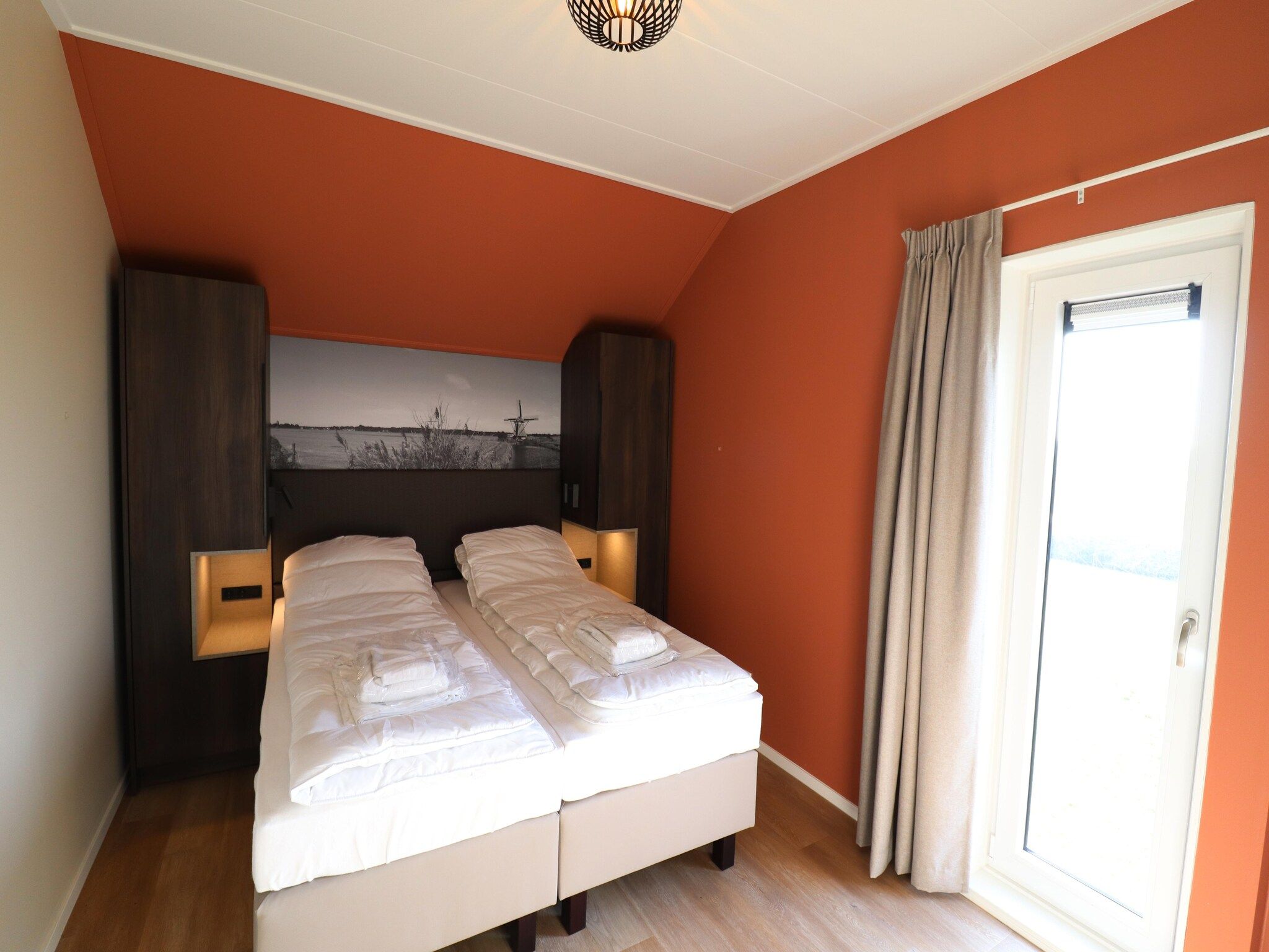 Een slaapkamer van Moderne villa op het Friese platteland in leons