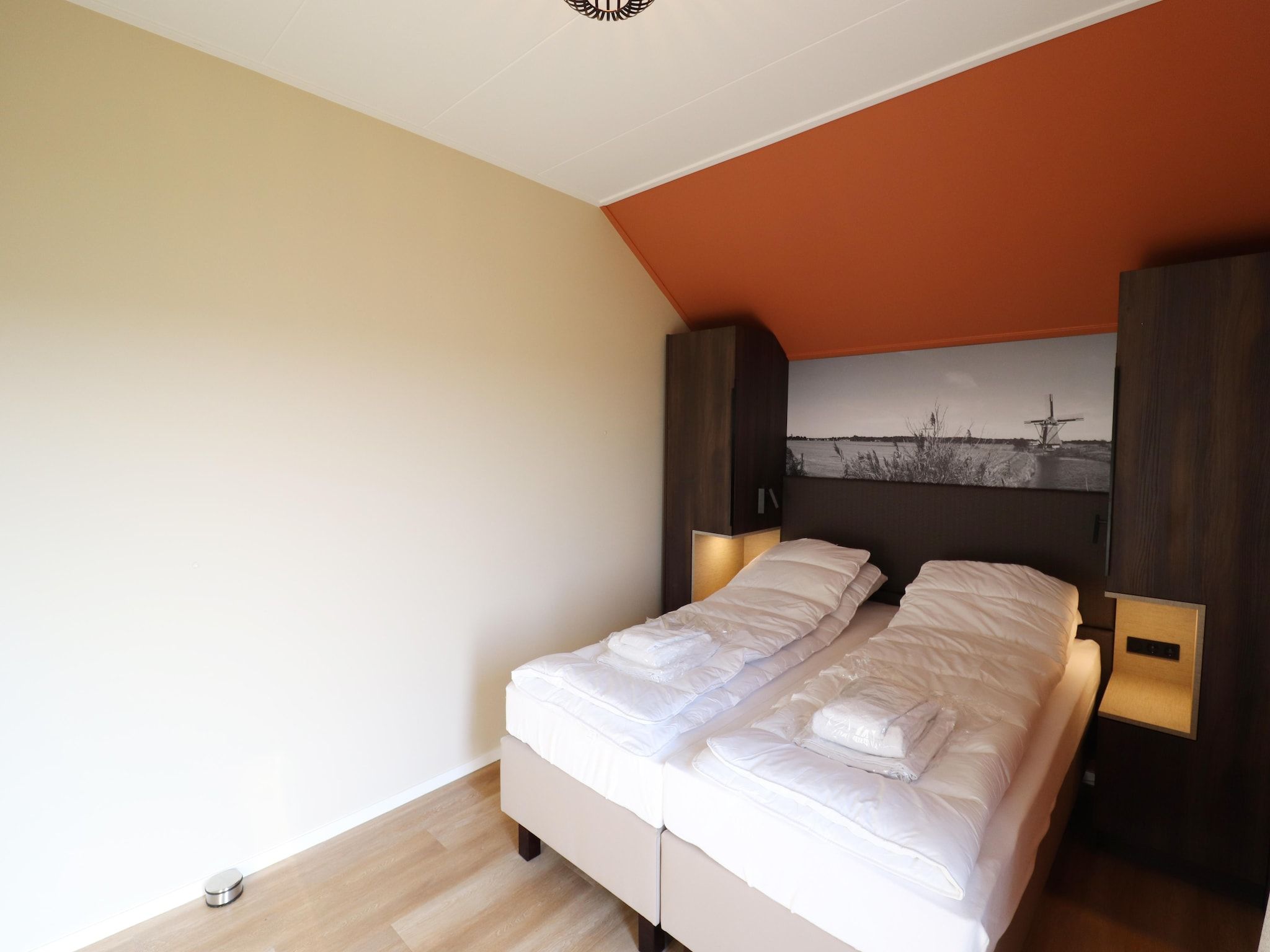 Een slaapkamer van Moderne villa op het Friese platteland in leons