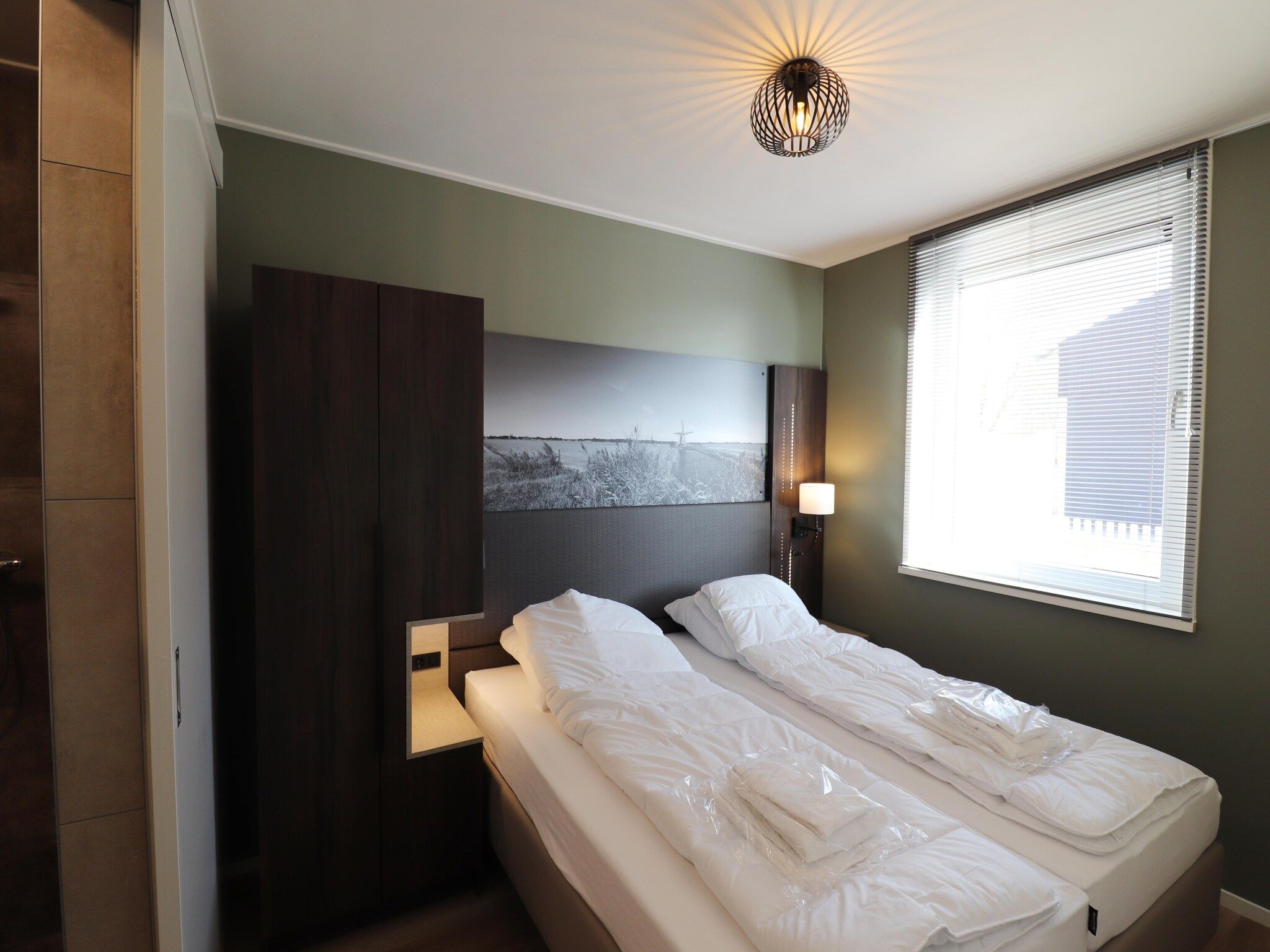 Een slaapkamer van Moderne villa op het Friese platteland in leons