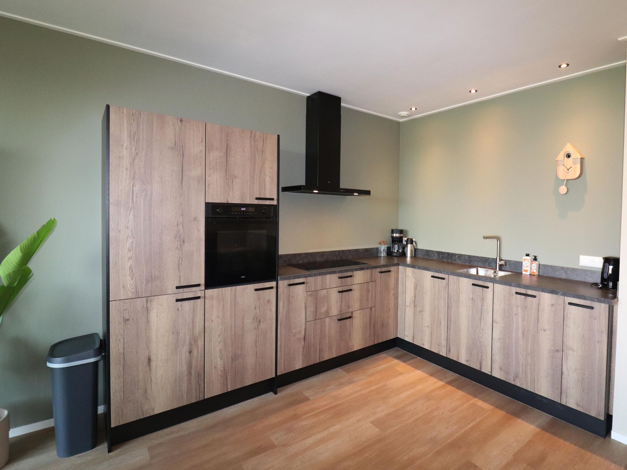 De keuken van Moderne villa op het Friese platteland in leons