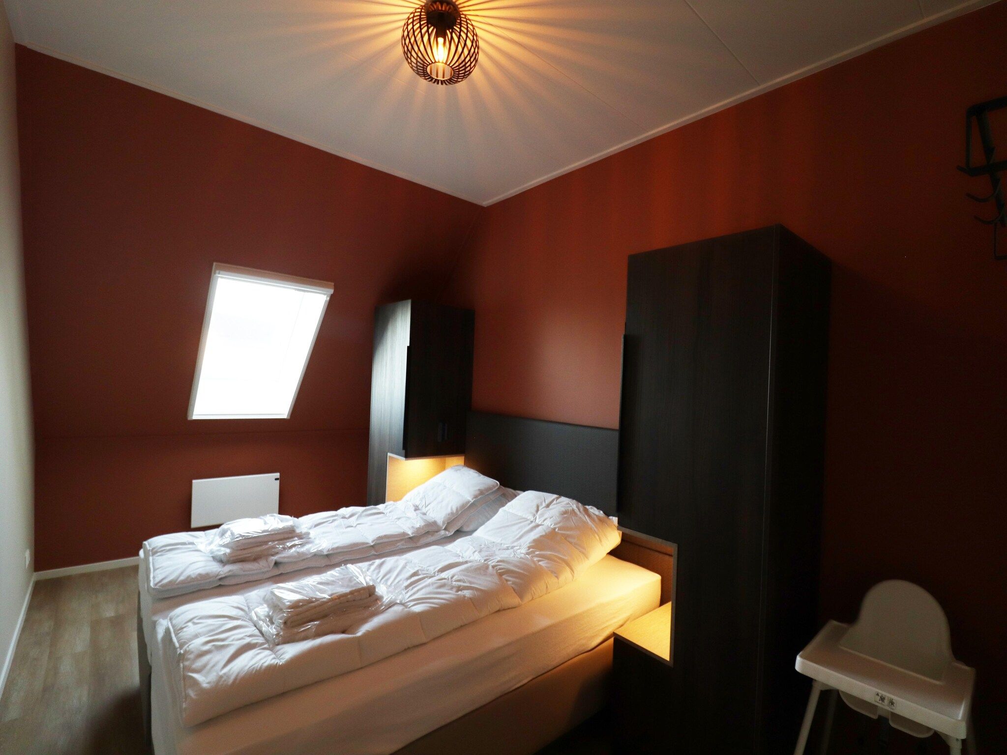 Een slaapkamer van Moderne villa op het Friese platteland in leons