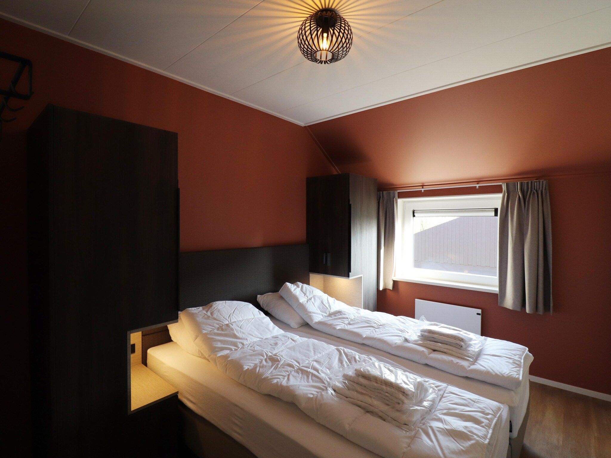 Een slaapkamer van Moderne villa op het Friese platteland in leons