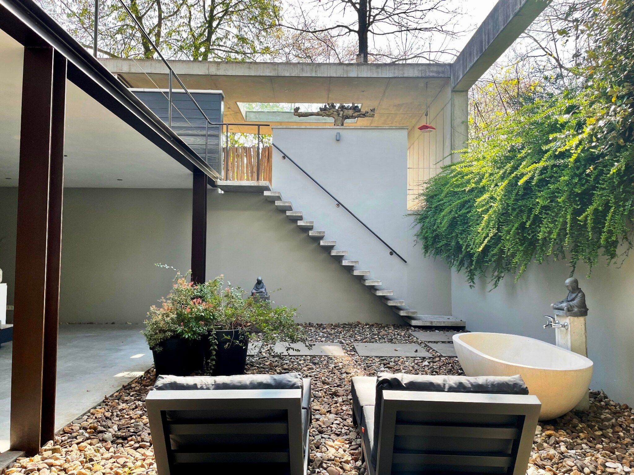 Het terras van Betonnen Boshuis in Oosterhout