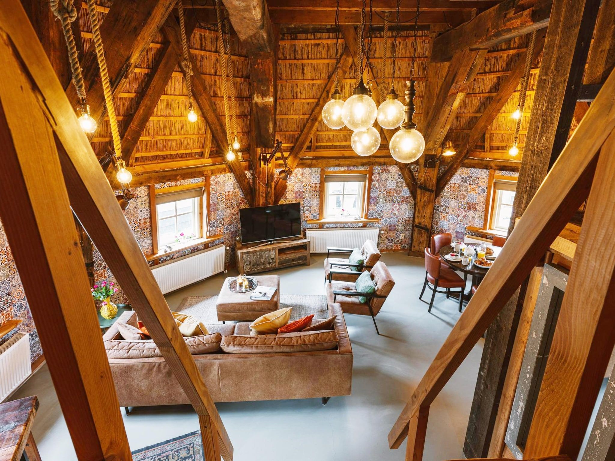 De woonkamer van De Molen van Egmond in Egmond aan den Hoef