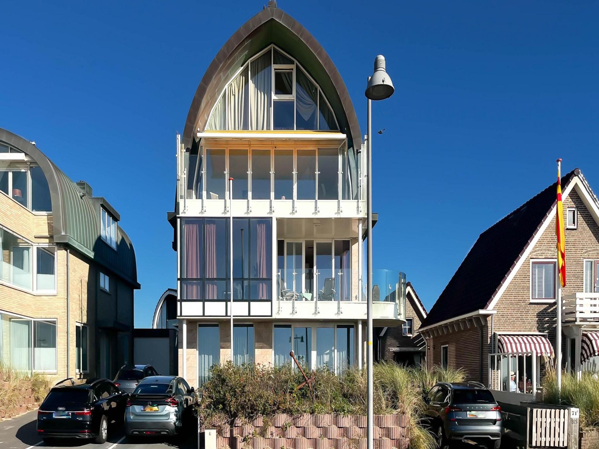 De buitenkant van Droomlicht in Egmond aan Zee