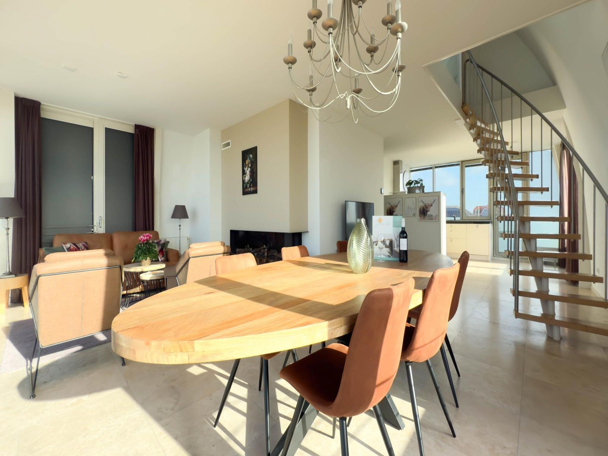 De woonkamer van Droomlicht in Egmond aan Zee