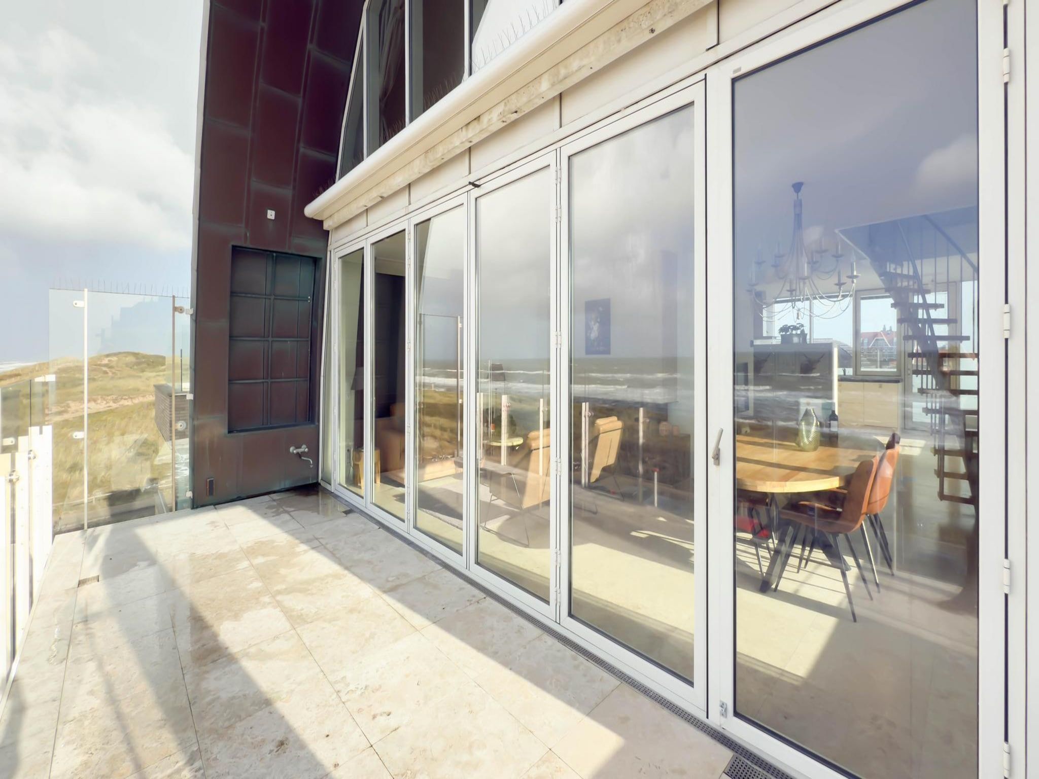 Het terras van Droomlicht in Egmond aan Zee
