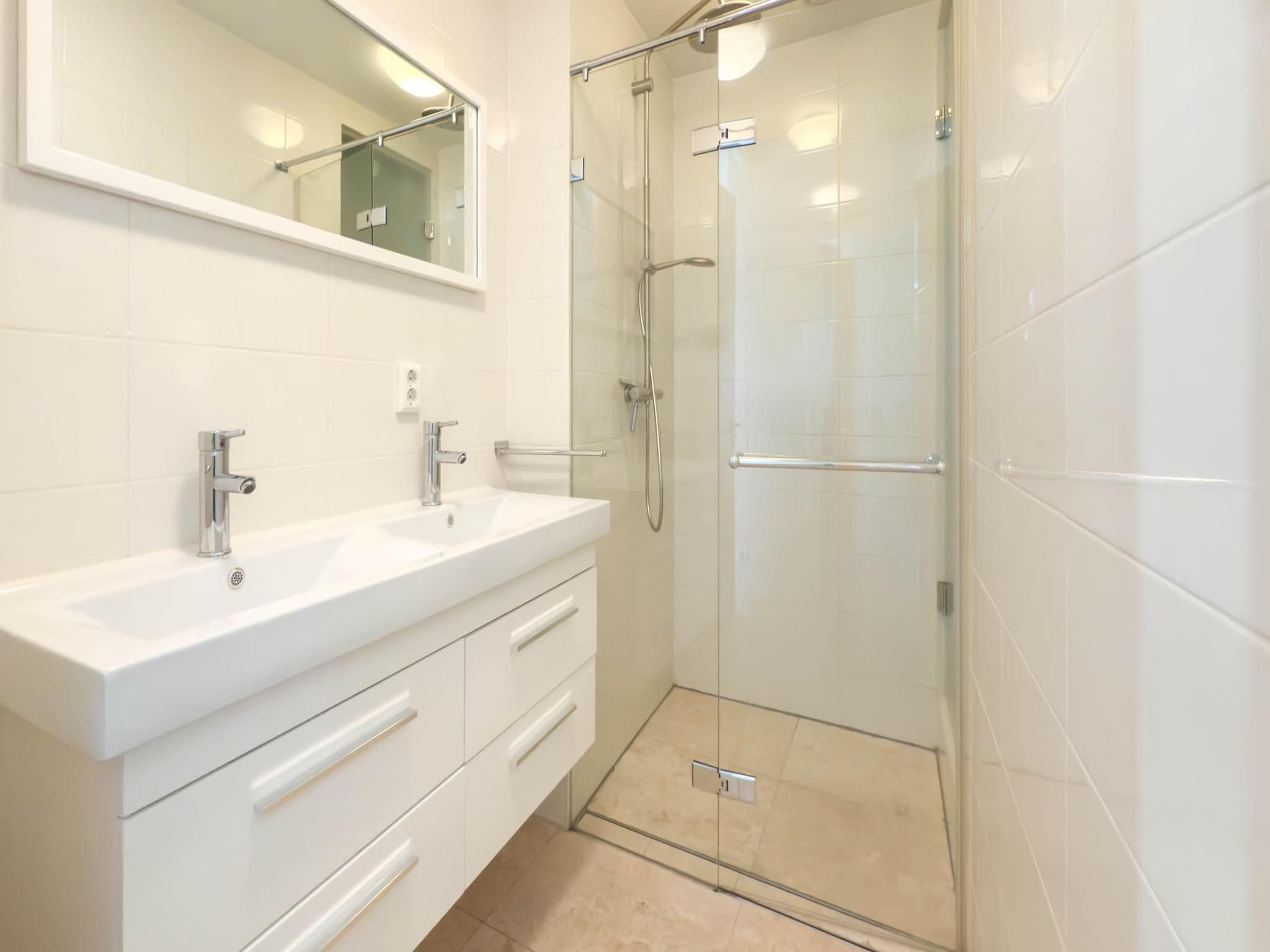 De badkamer van Droomlicht in Egmond aan Zee