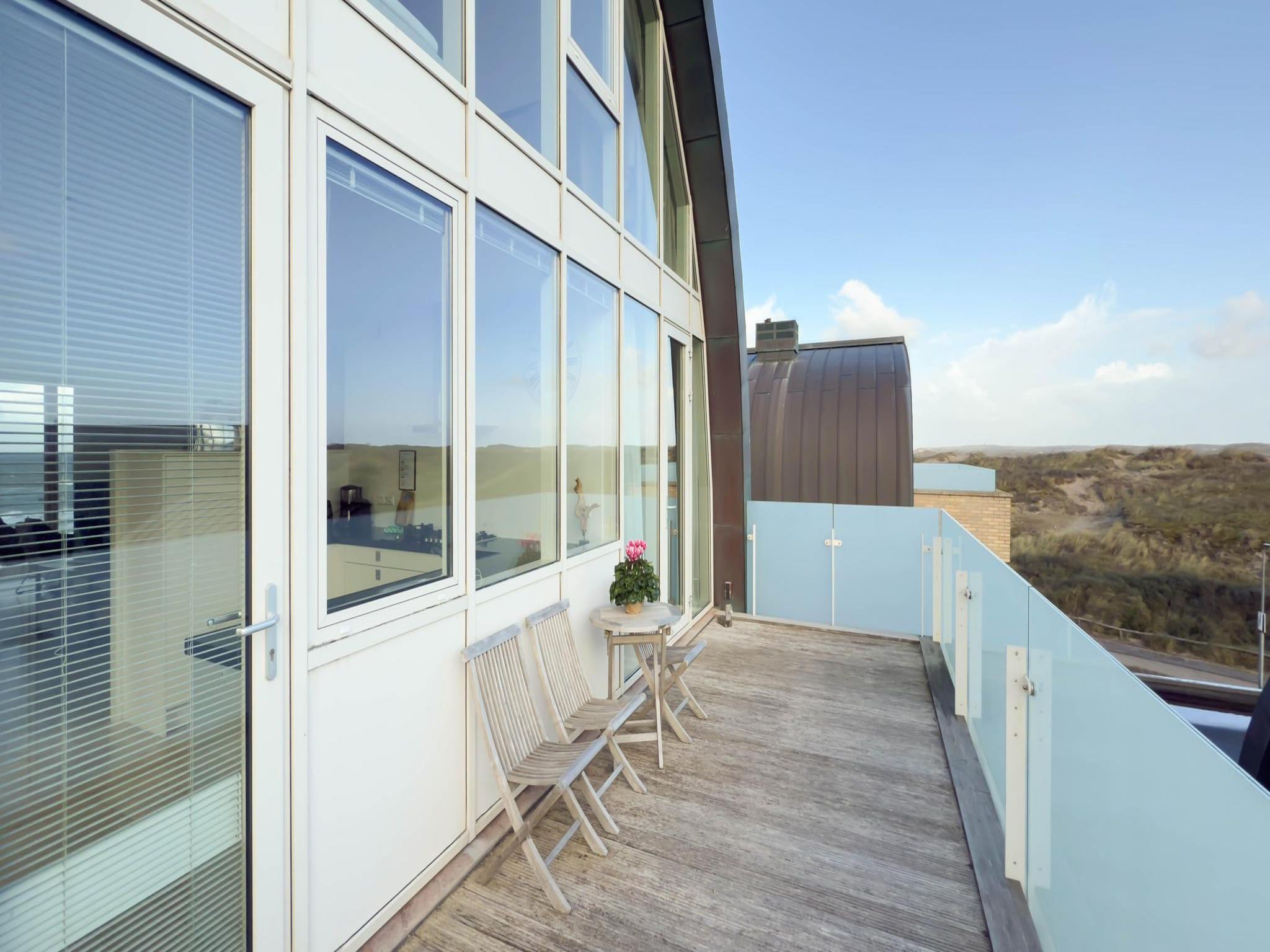 Het terras van Droomlicht in Egmond aan Zee