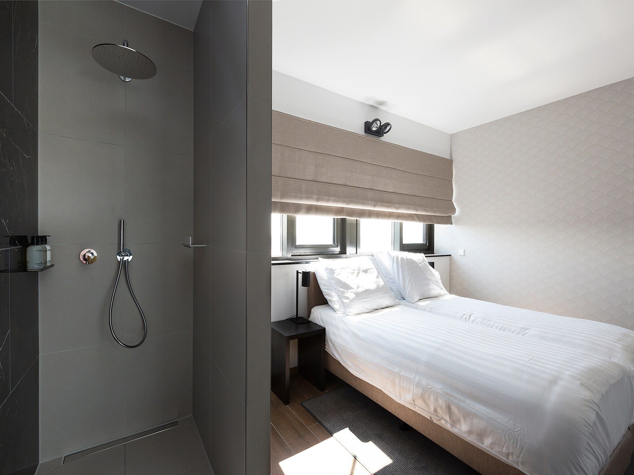 Een slaapkamer van Droomsuites Egmond aan Zee - 8 person apartment in Egmond aan Zee