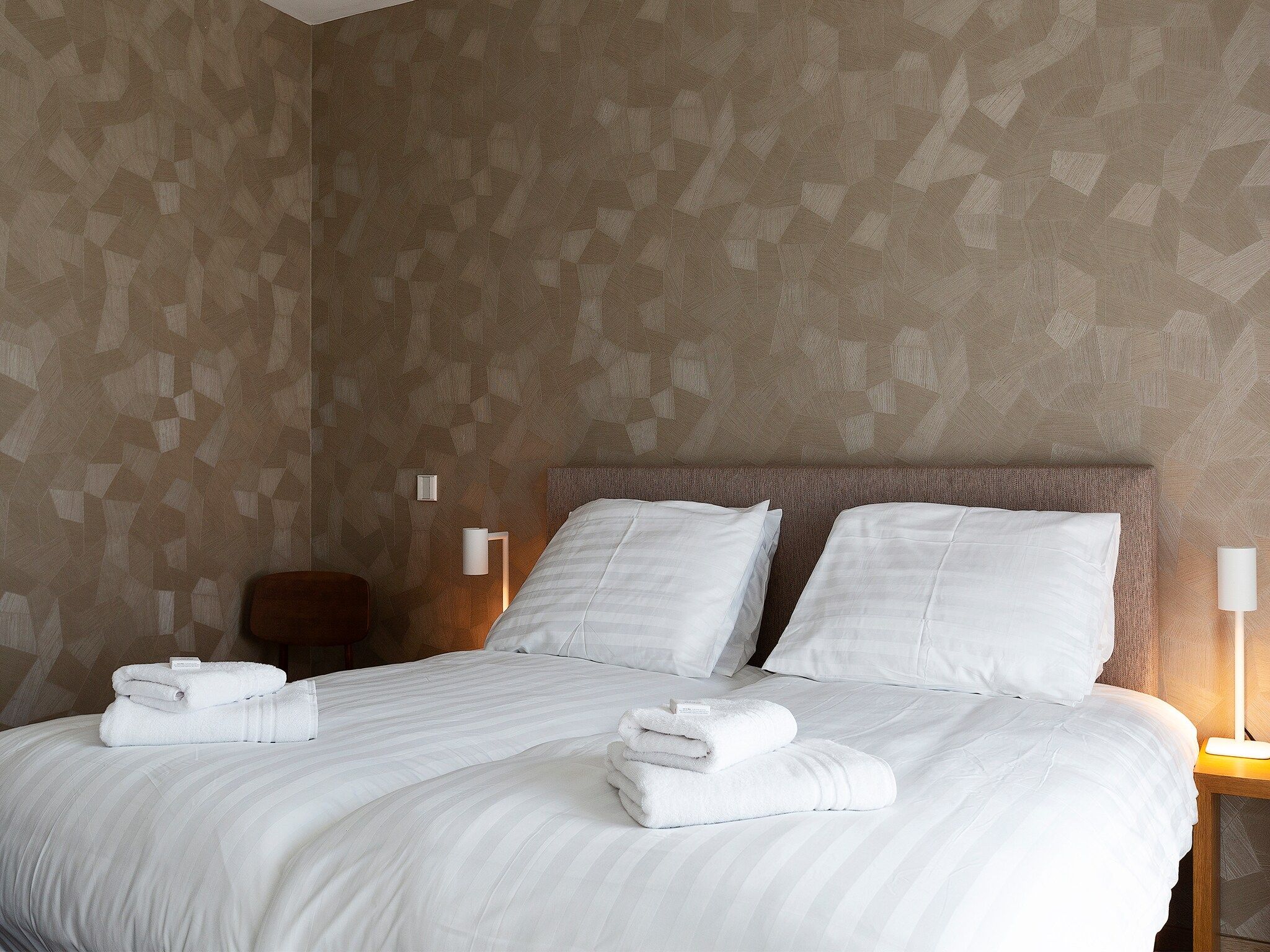 Een slaapkamer van Droomsuites Egmond aan Zee - 8 person penthouse in Egmond aan Zee