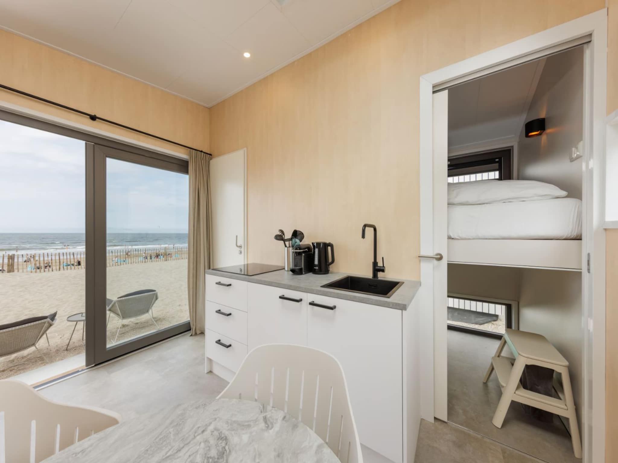 De keuken van Droomvilla Beach Houses Zandvoort - Partial sea view in Zandvoort