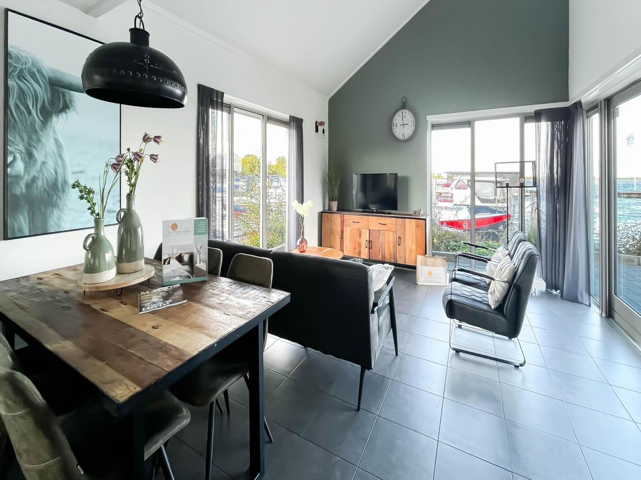 De eetkamer van Droomzicht in Uitgeest