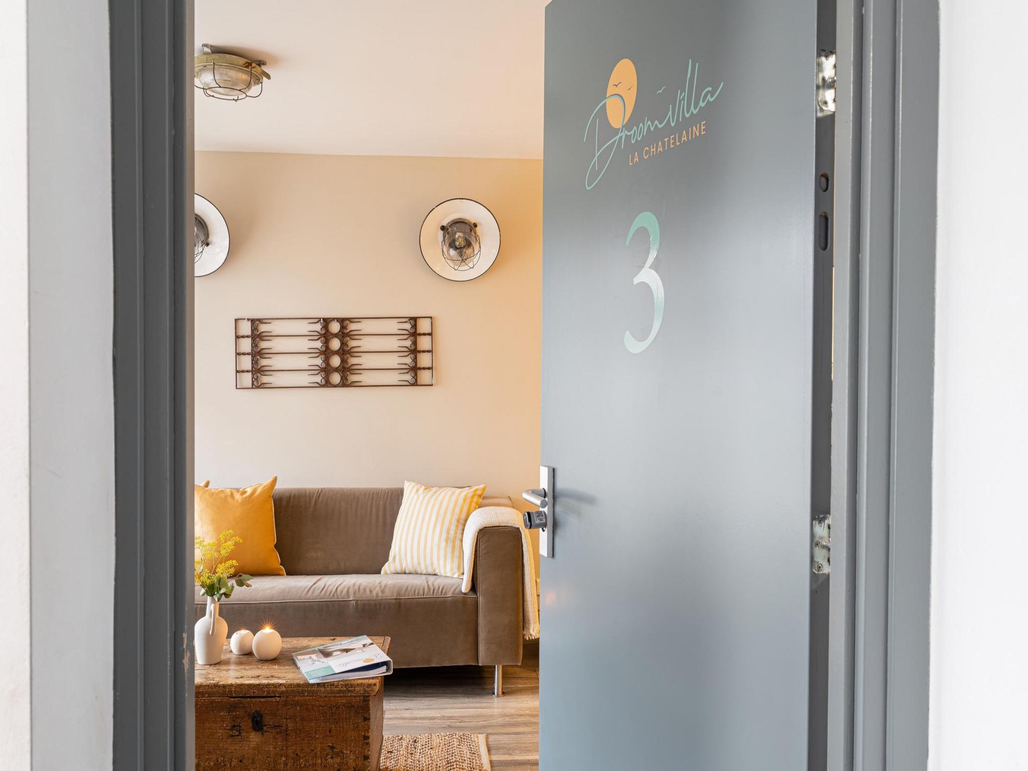 De woonkamer van La Chatelaine 3 in Egmond aan Zee