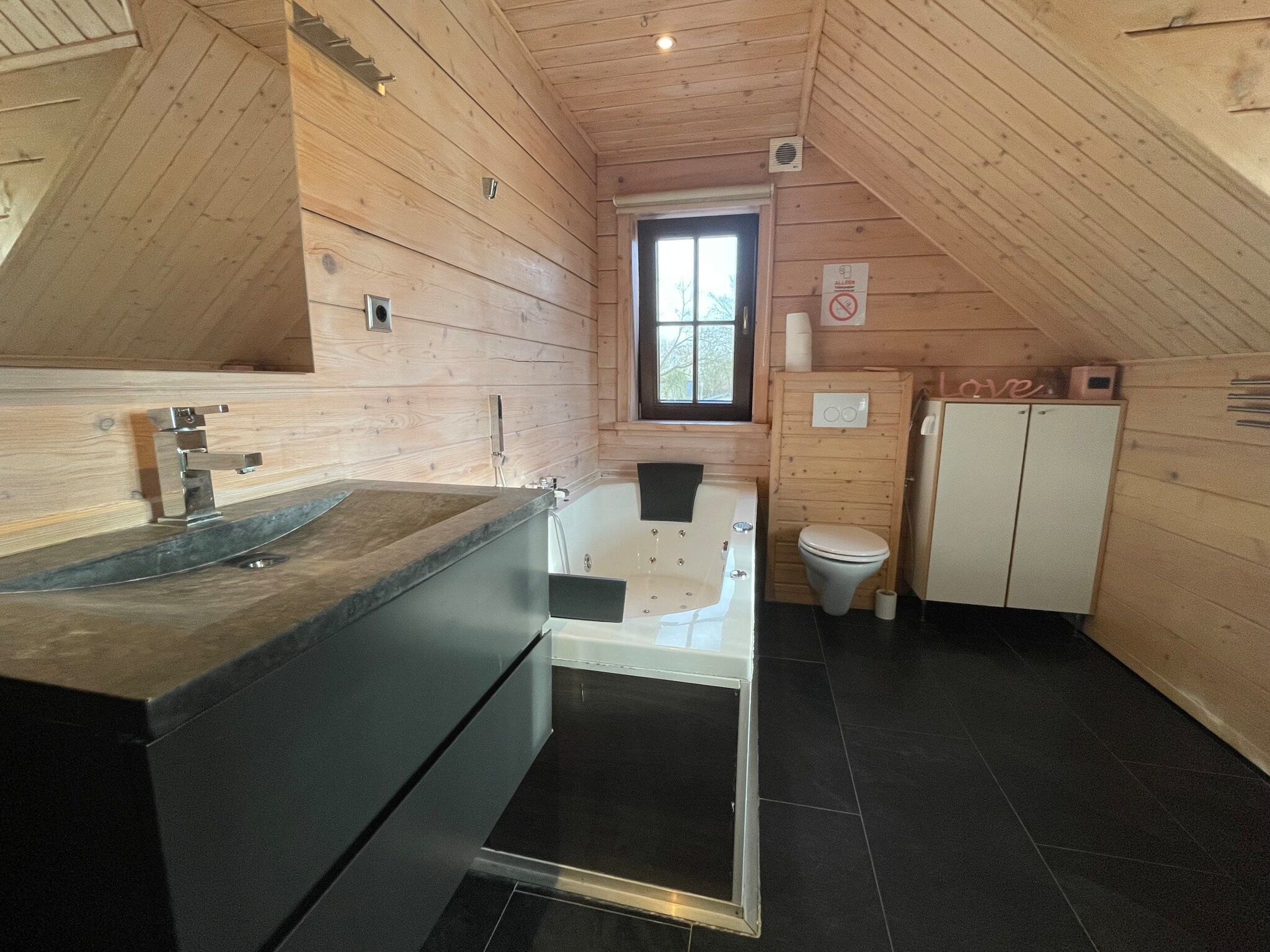 De badkamer van Salland Hideaway - 4 persons in Den Ham