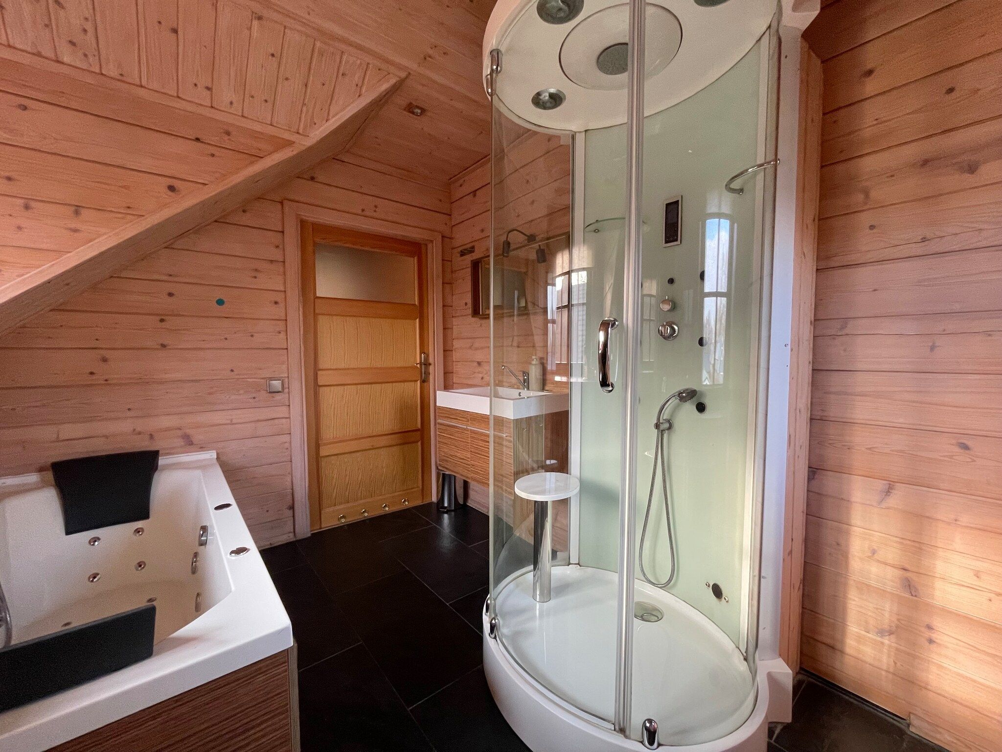 De badkamer van Salland Hideaway - 6 persons in Den Ham