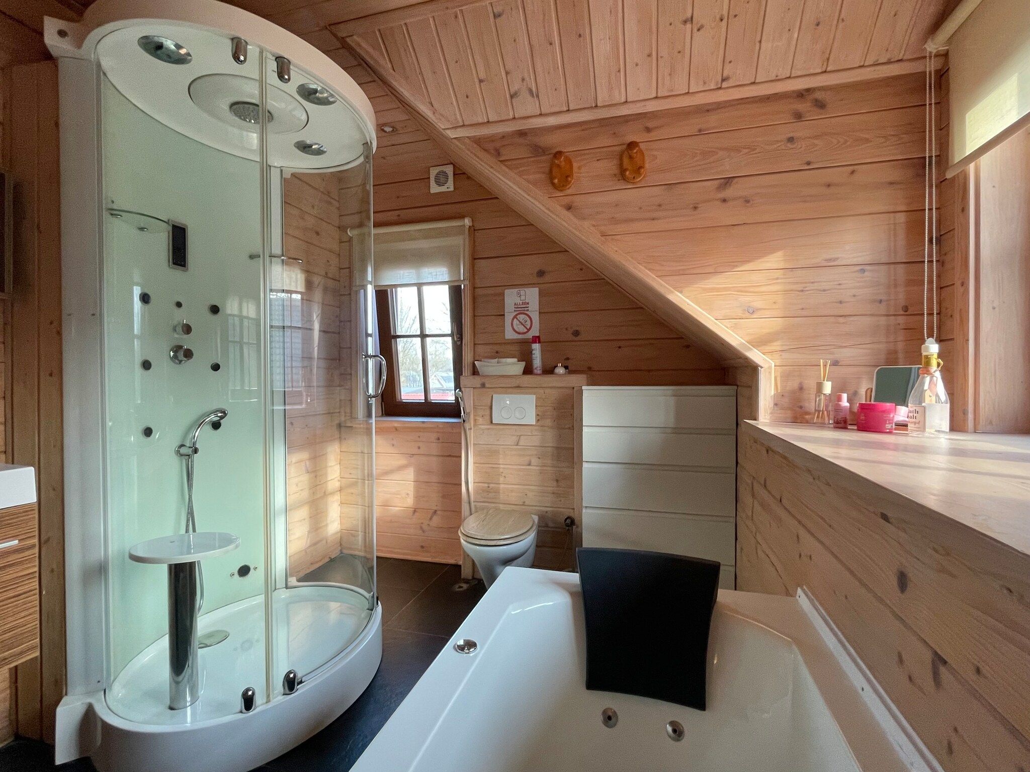 De badkamer van Salland Hideaway - 6 persons in Den Ham