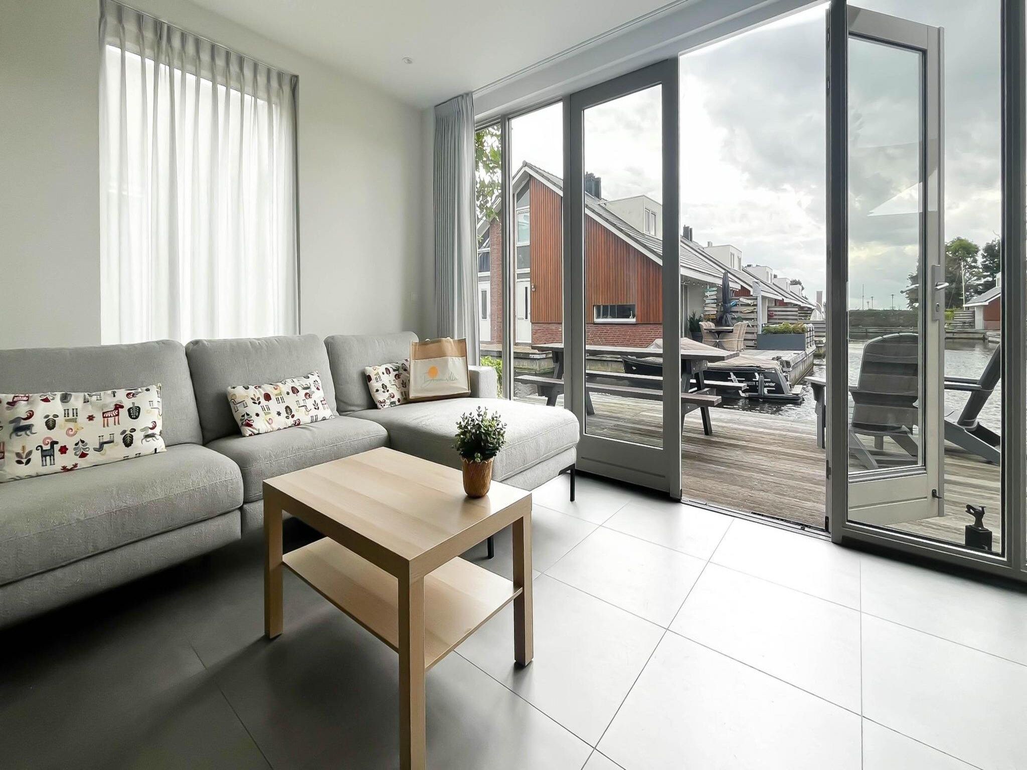 De woonkamer van Schelpzicht in Uitgeest