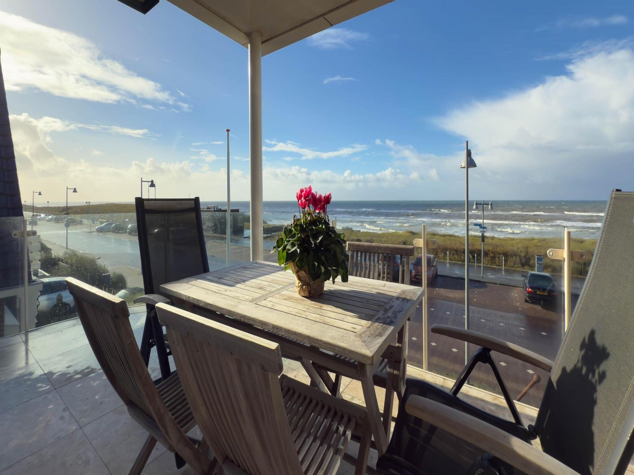 Het terras van Sterrenlicht in Egmond aan Zee