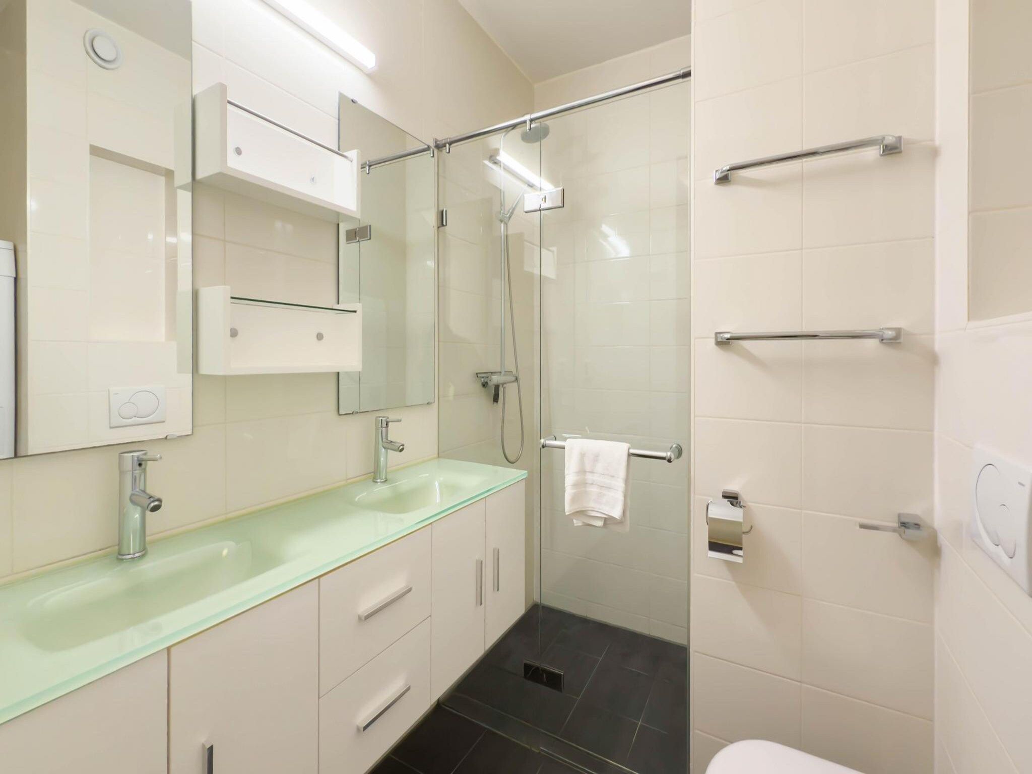 De badkamer van Sterrenlicht in Egmond aan Zee