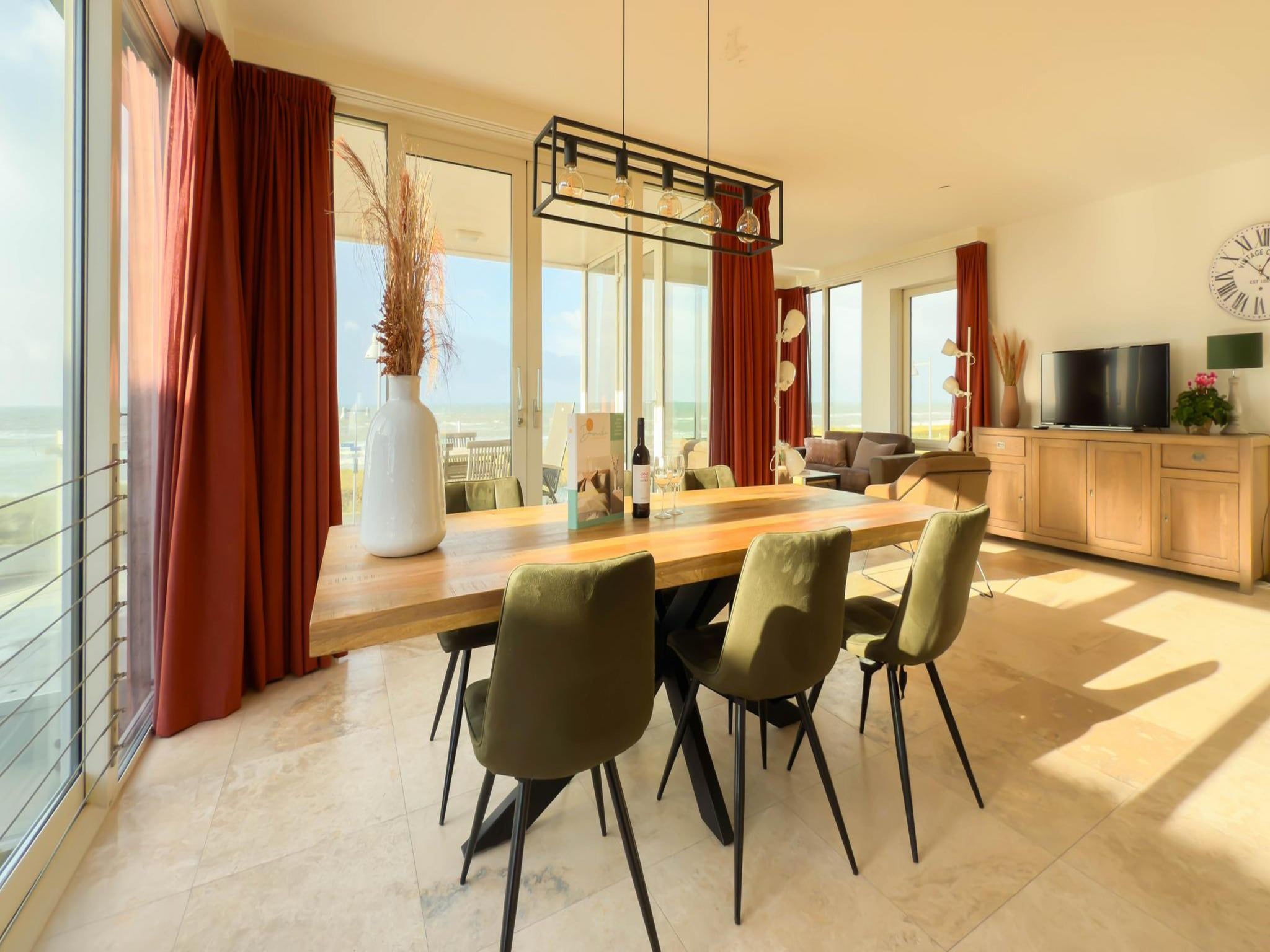 De eetkamer van Sterrenlicht in Egmond aan Zee