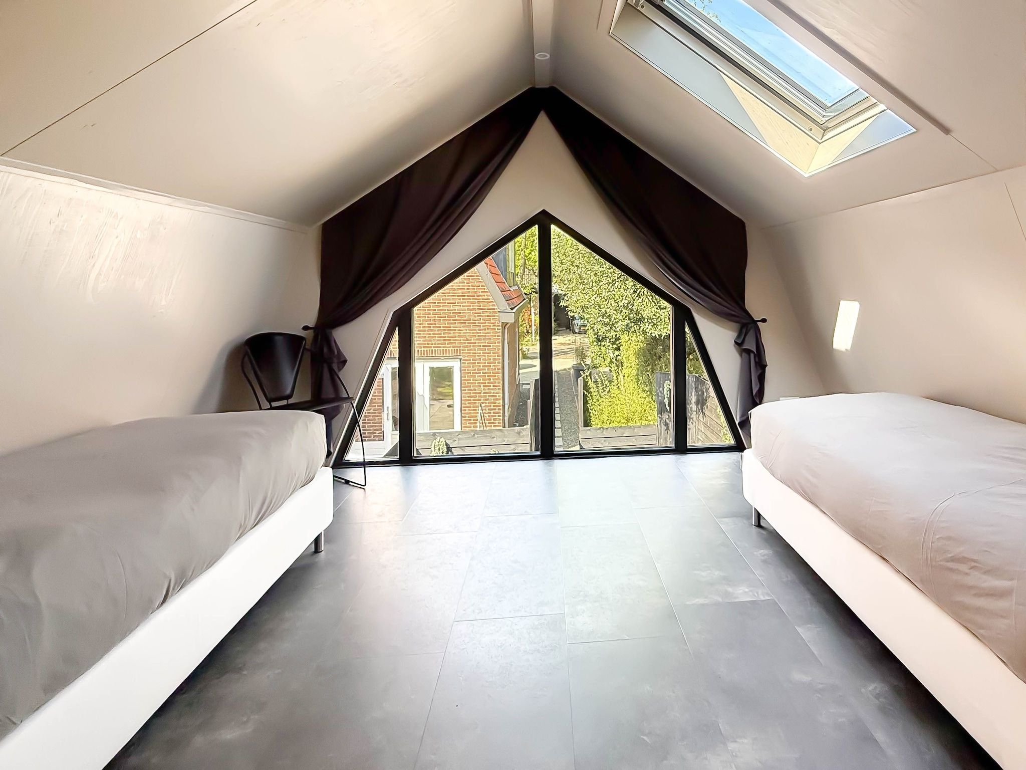 Een slaapkamer van 't Boschhuys in Bergen