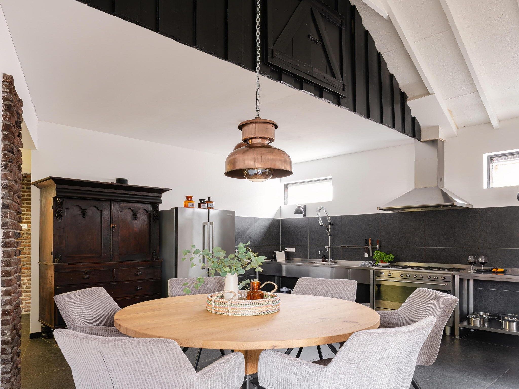 De keuken van Villa La Chatelaine in Egmond aan Zee