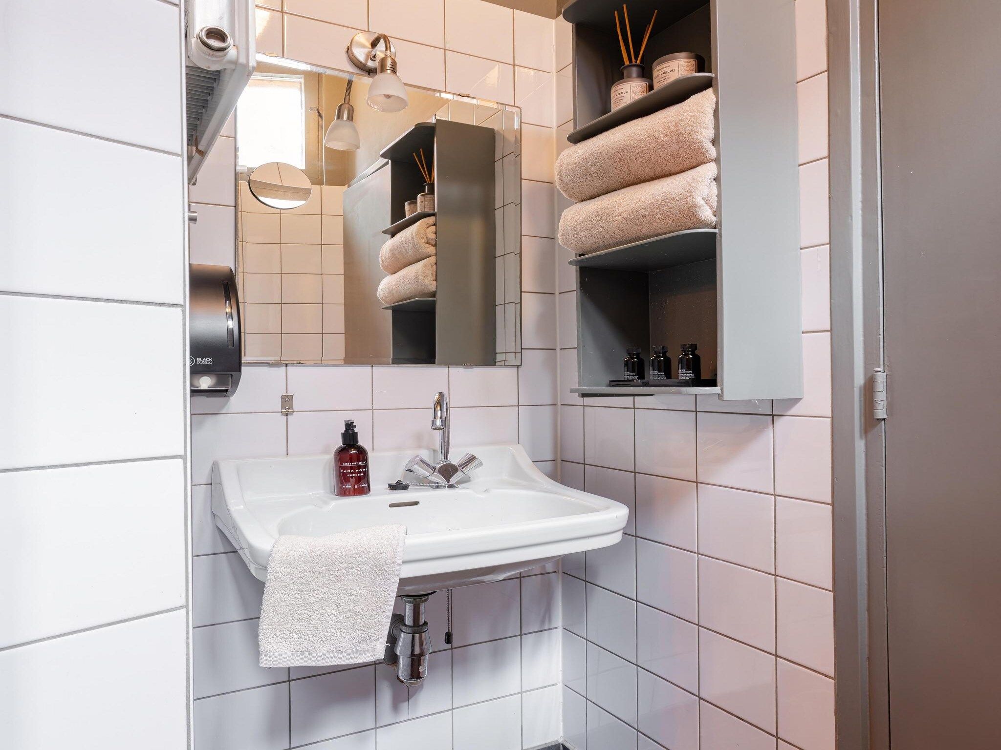 De badkamer van Villa La Chatelaine in Egmond aan Zee