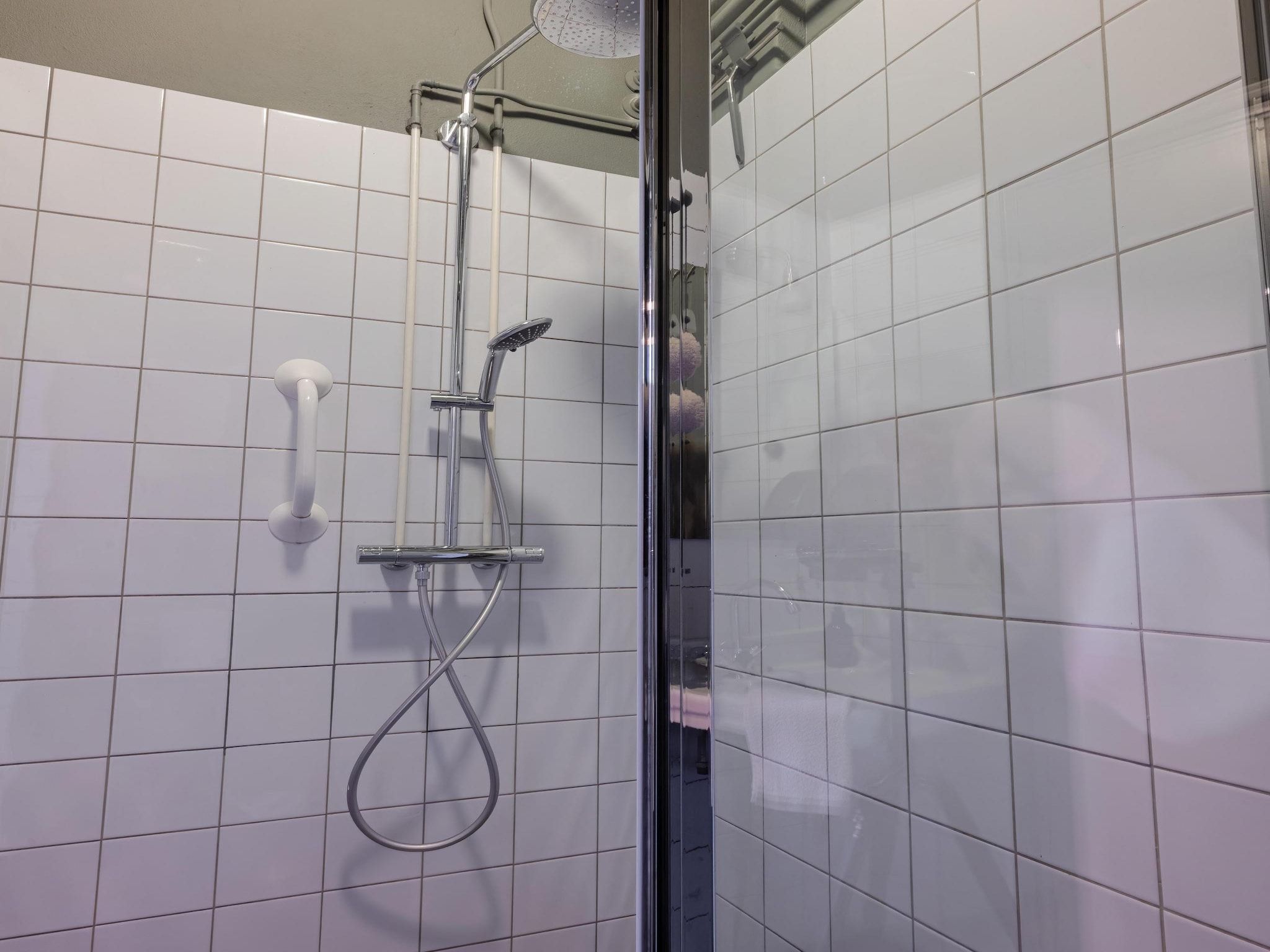 De badkamer van Villa La Chatelaine in Egmond aan Zee