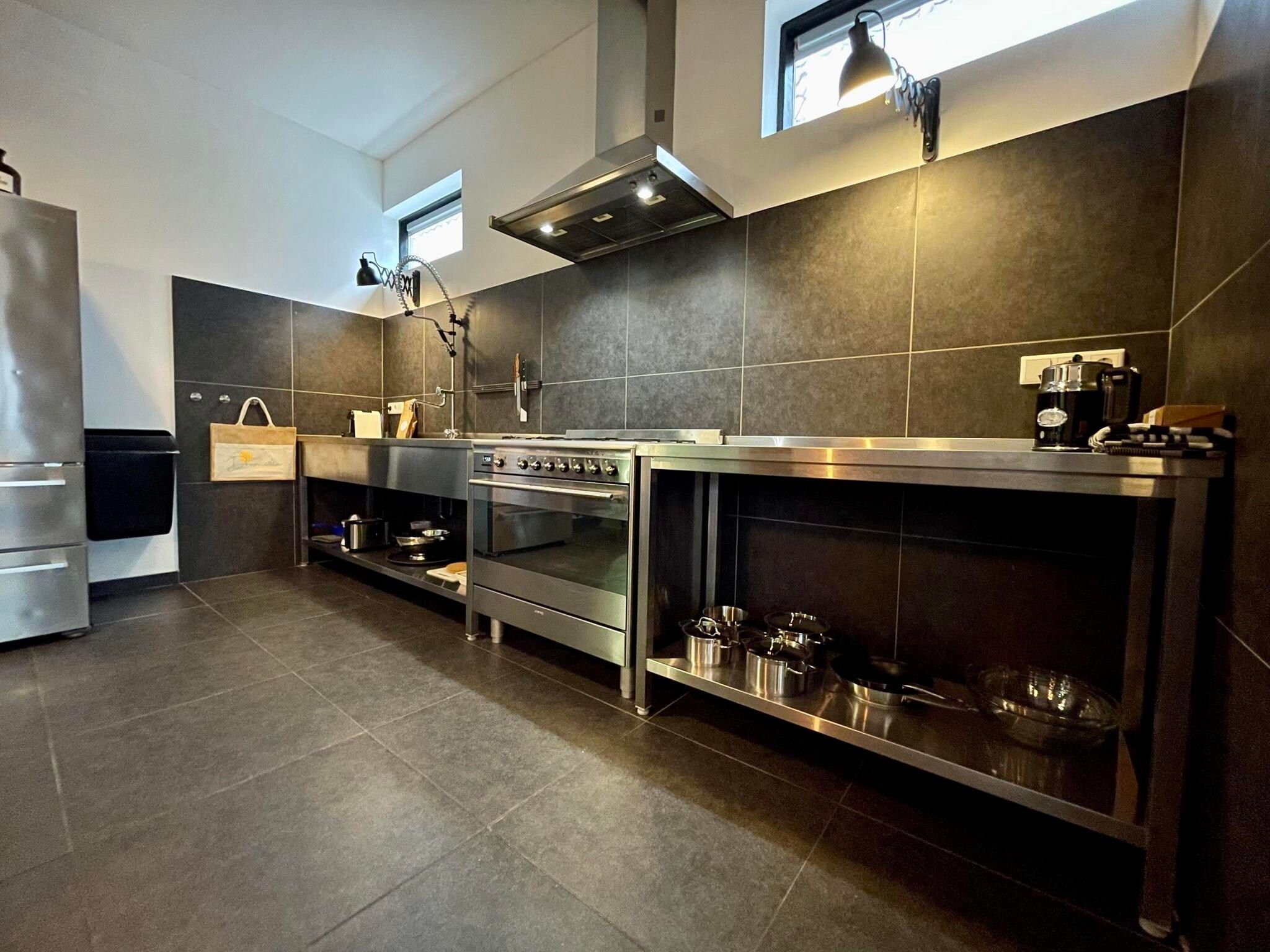 De keuken van Villa La Chatelaine in Egmond aan Zee