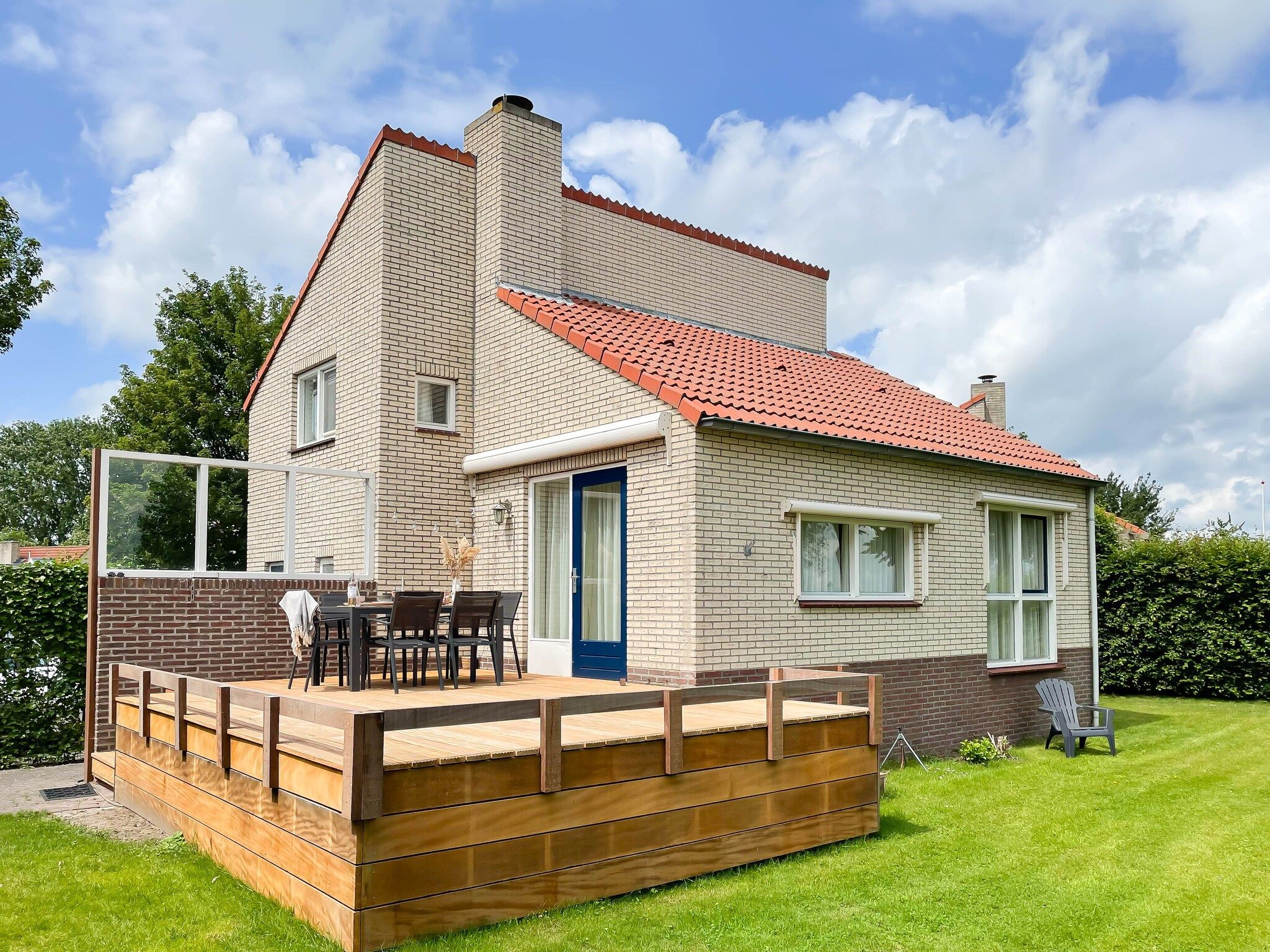 De buitenkant van Watervilla de Ijsvogel in Langweer