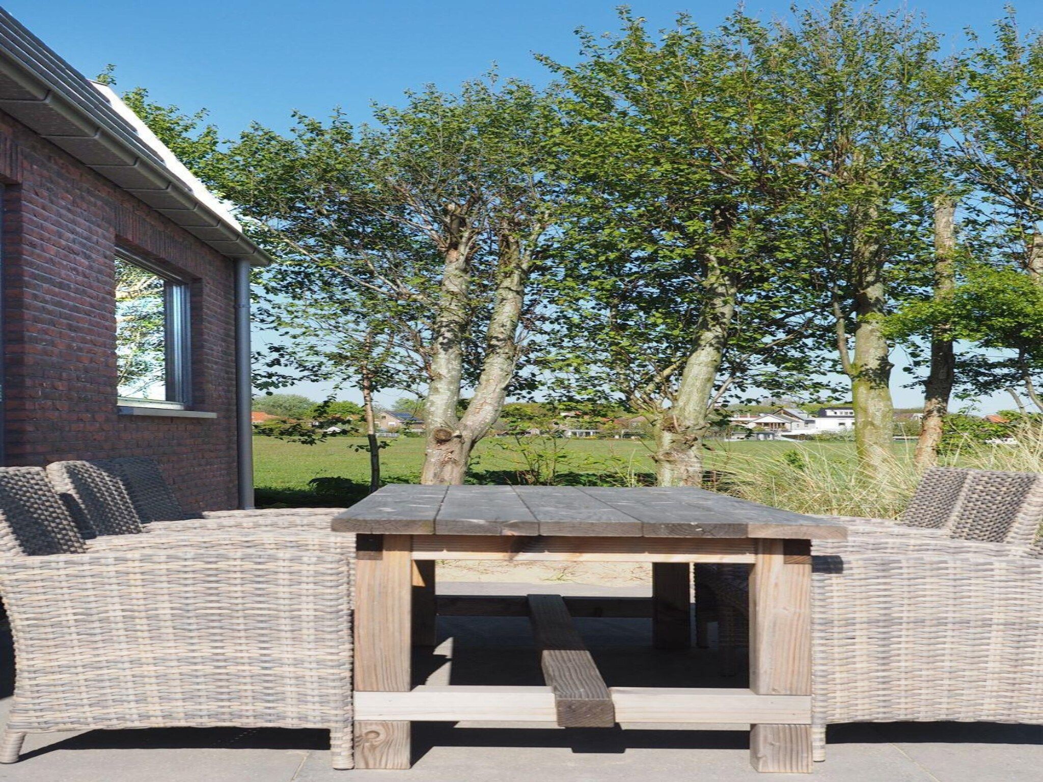 Het terras van Zicht op de Molen in Egmond aan den Hoef