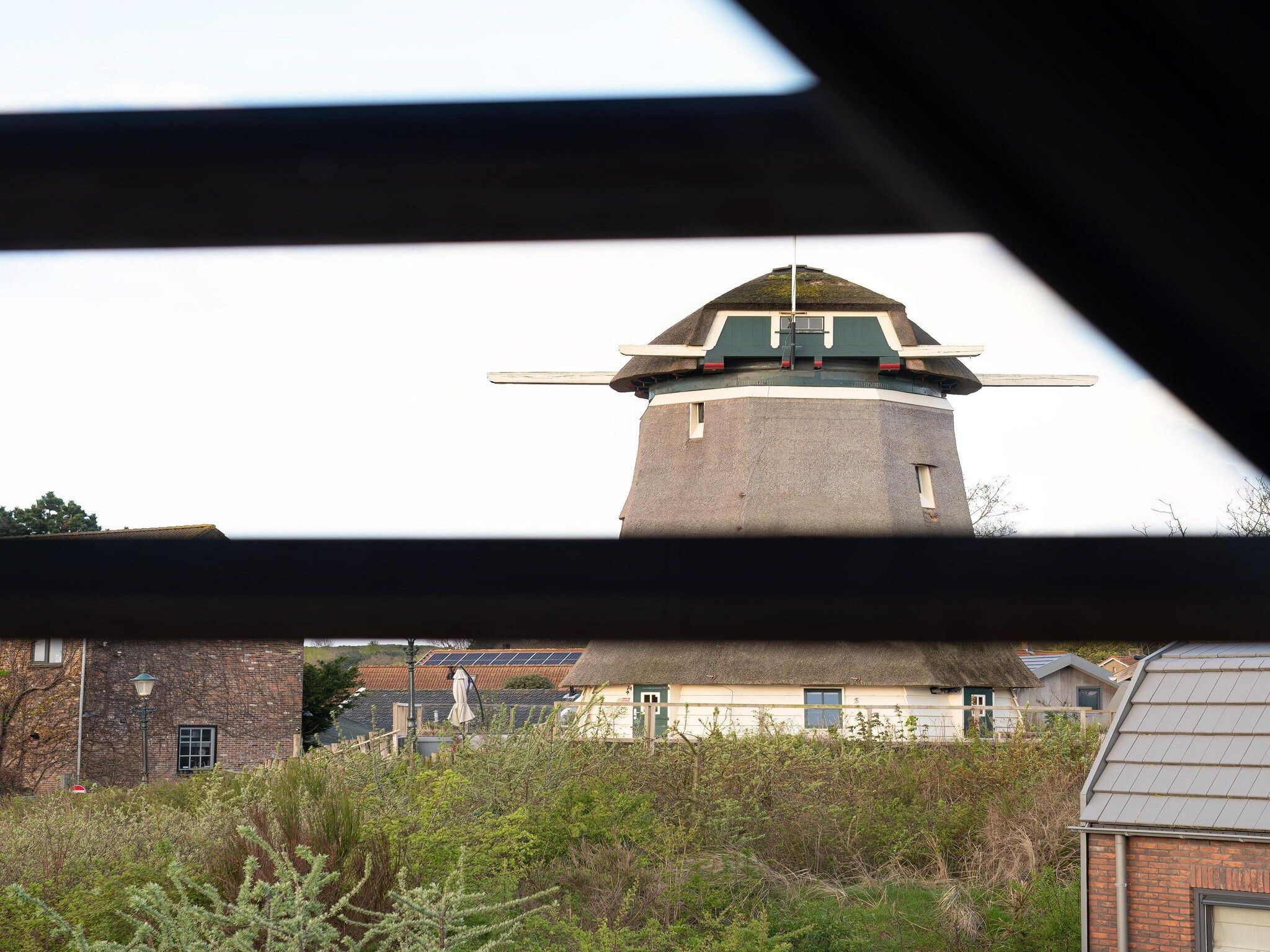 Zicht op de Molen in Egmond aan den Hoef - Foto 33 van 38