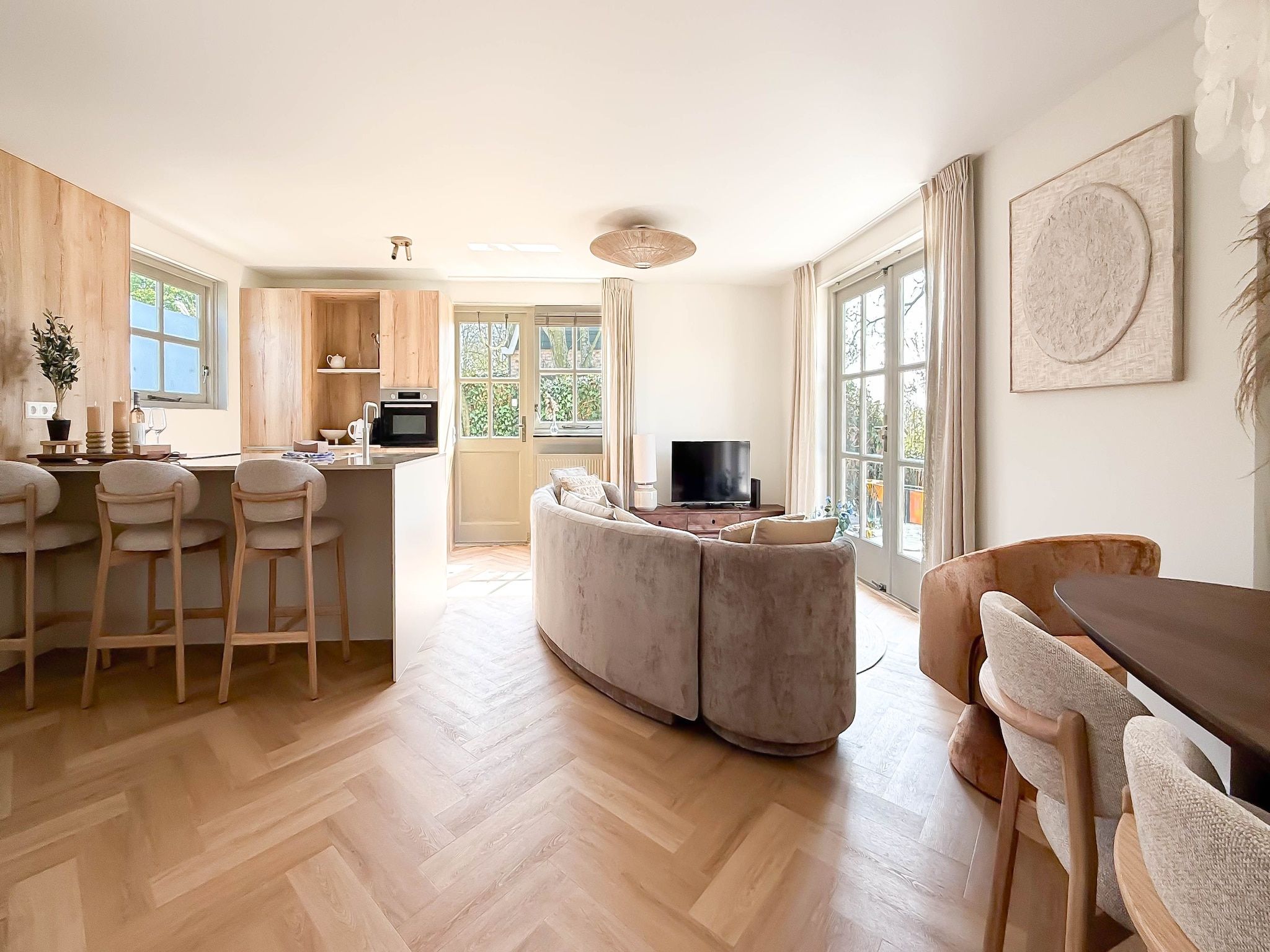 De woonkamer van Zon aan den Hoef in Egmond aan den Hoef