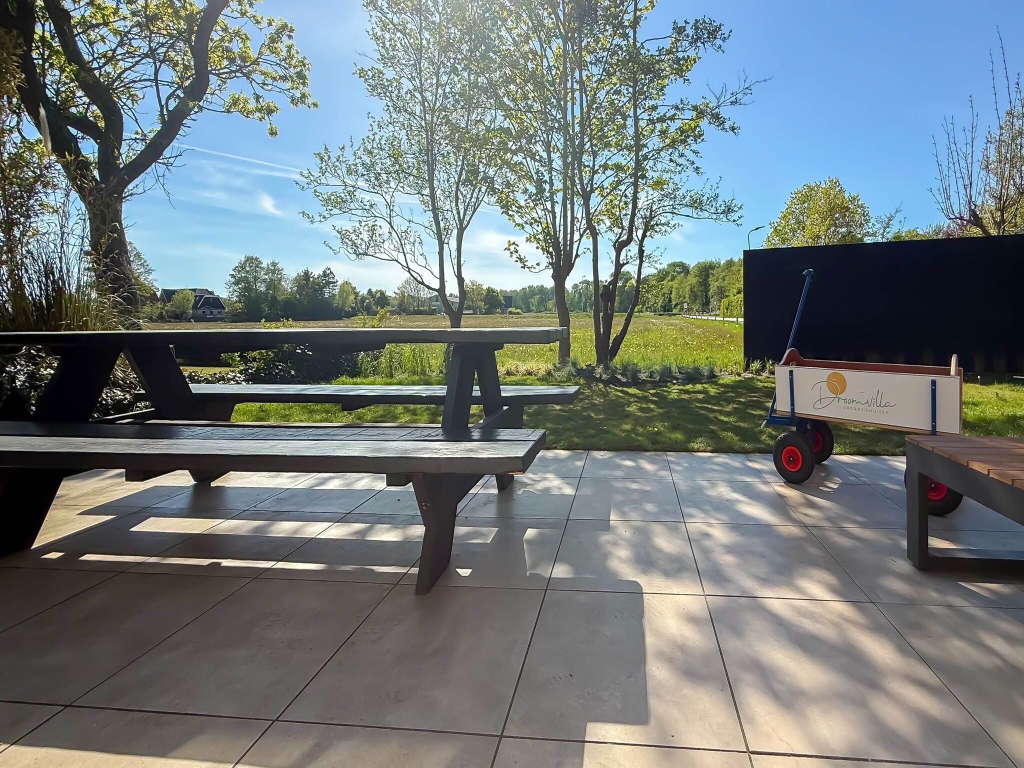 Het terras van Zon aan den Hoef in Egmond aan den Hoef