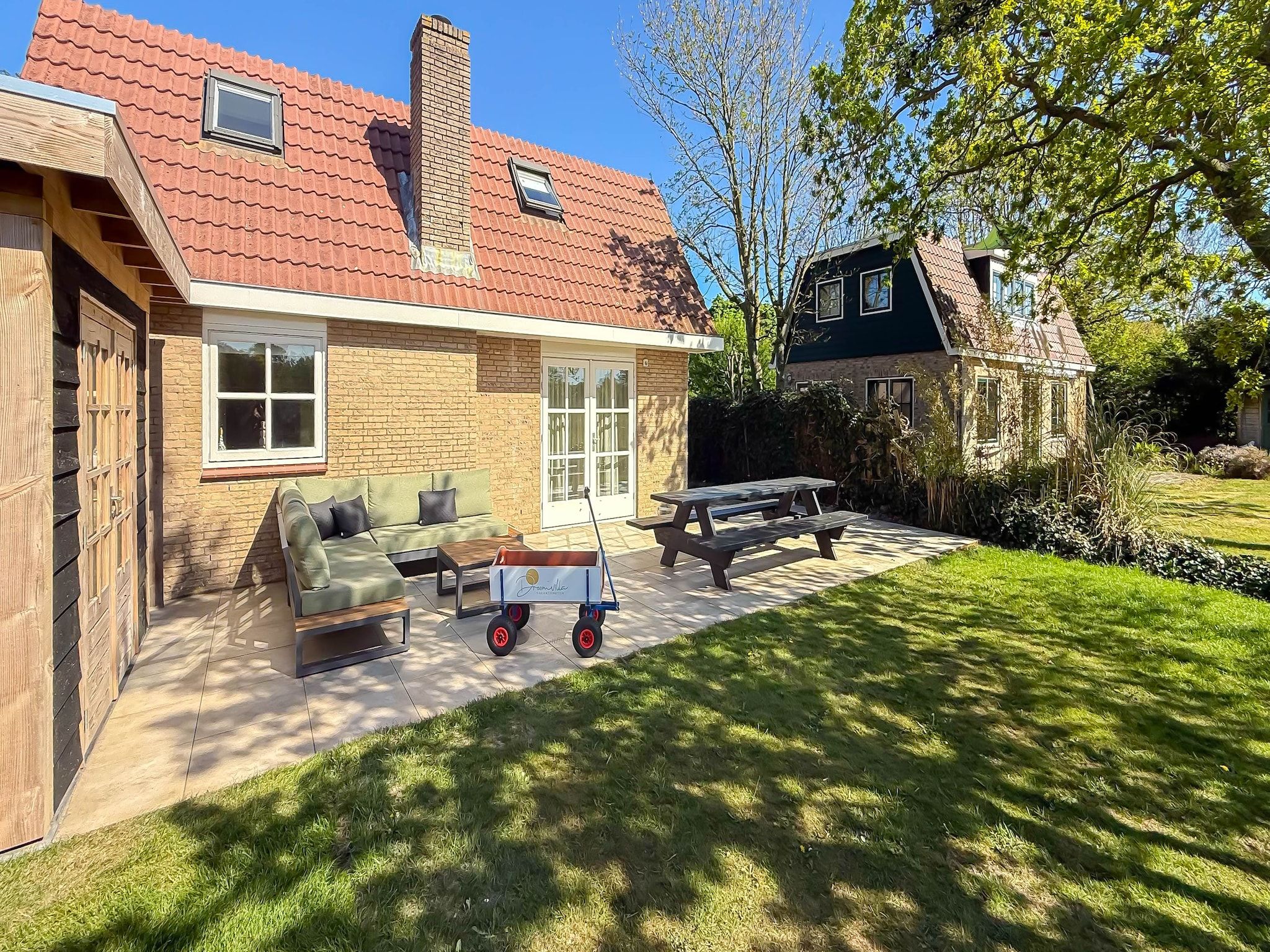 De buitenkant van Zon aan den Hoef in Egmond aan den Hoef